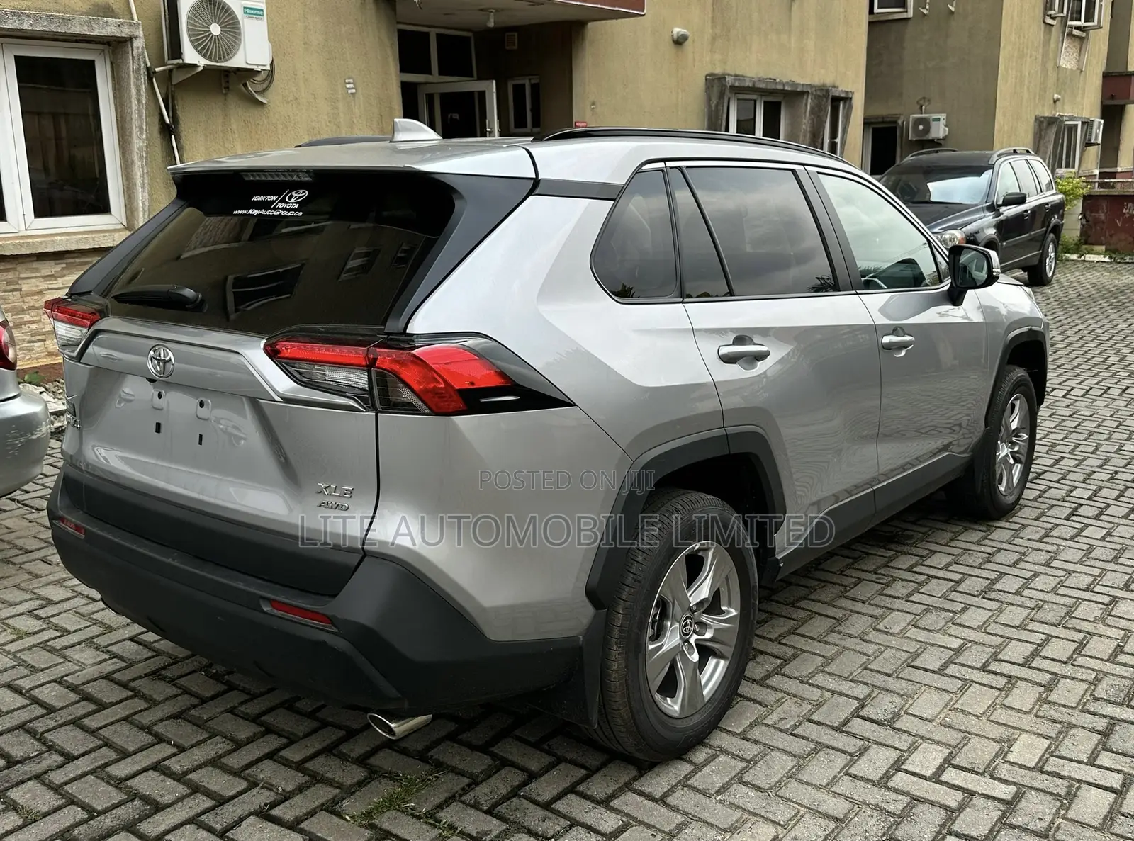 Toyota RAV4 XLE 2025 Silver