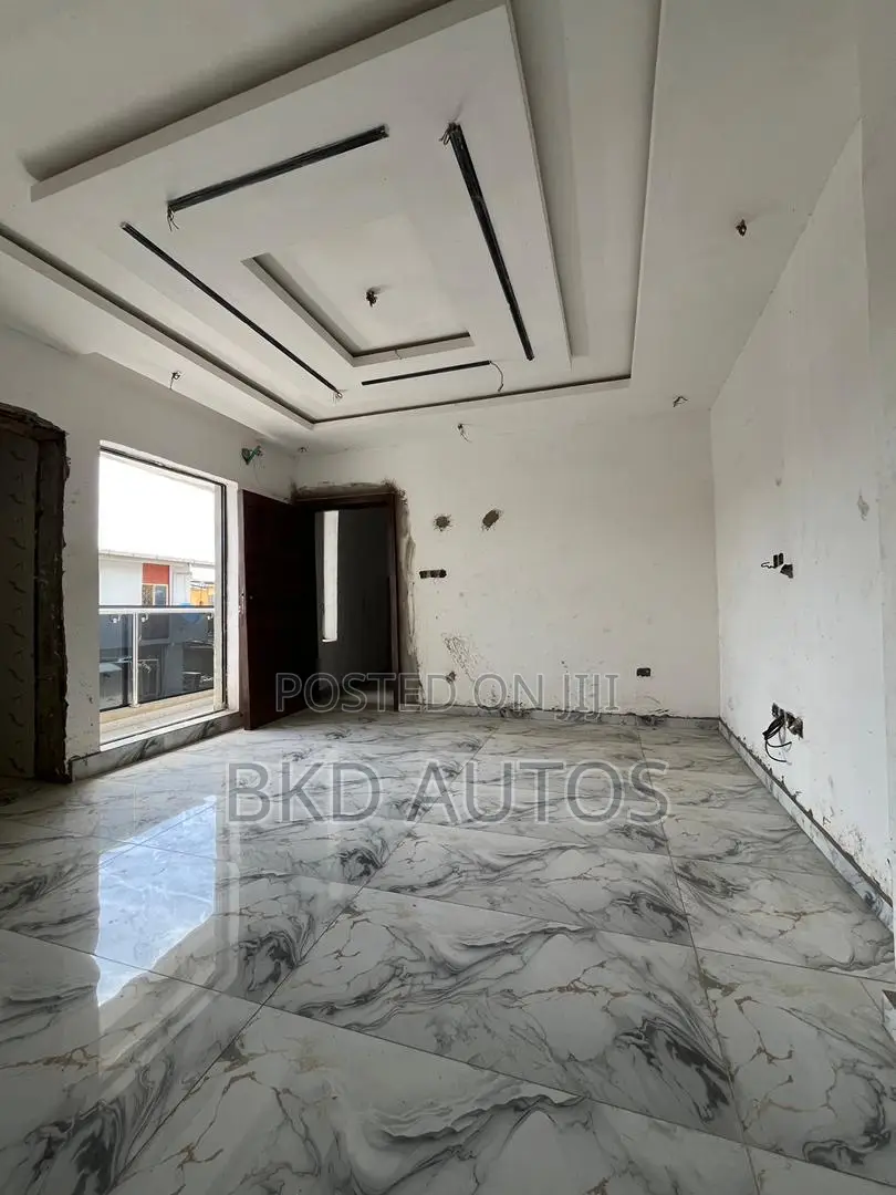 2bdrm Apartment in Oko-Oba for sale