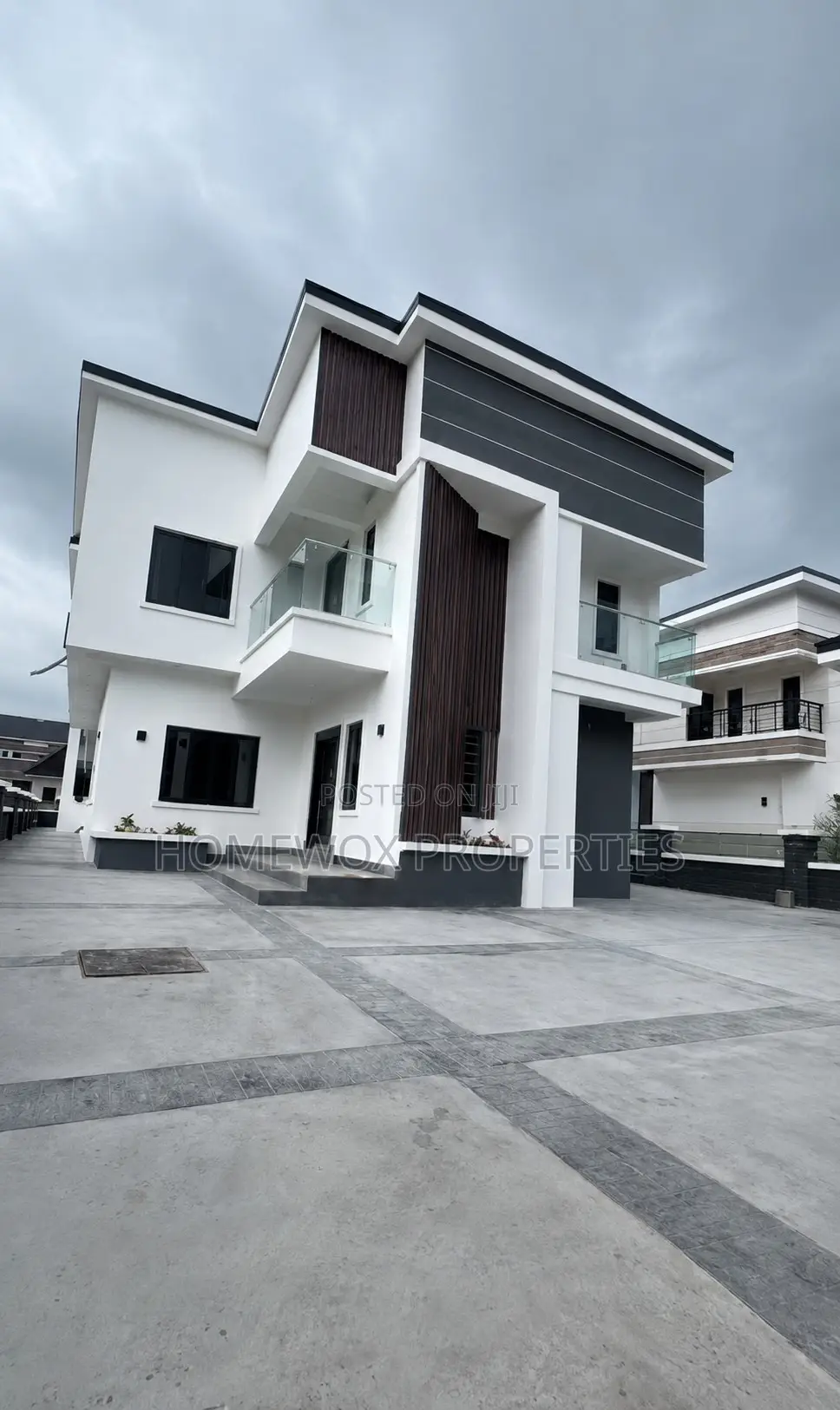 4bdrm Duplex in Rumuahalu for sale