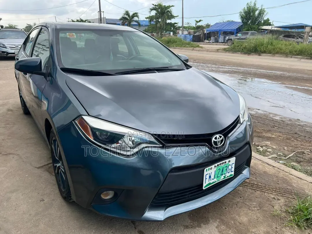 Toyota Corolla LE Premium 4dr Sedan (1.8L 4cyl CVT) 2015 Gray