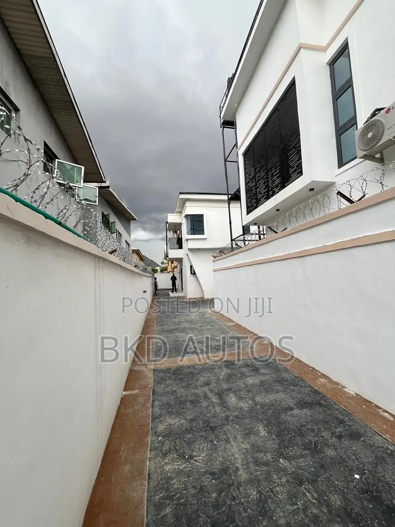 5bdrm Duplex in New Oko Oba for sale