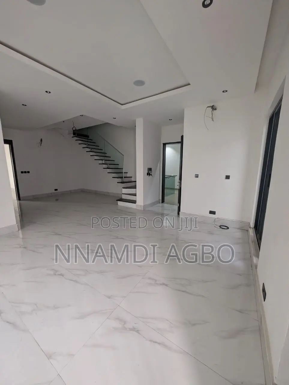 3bdrm Penthouse in Ikeja GRA for rent