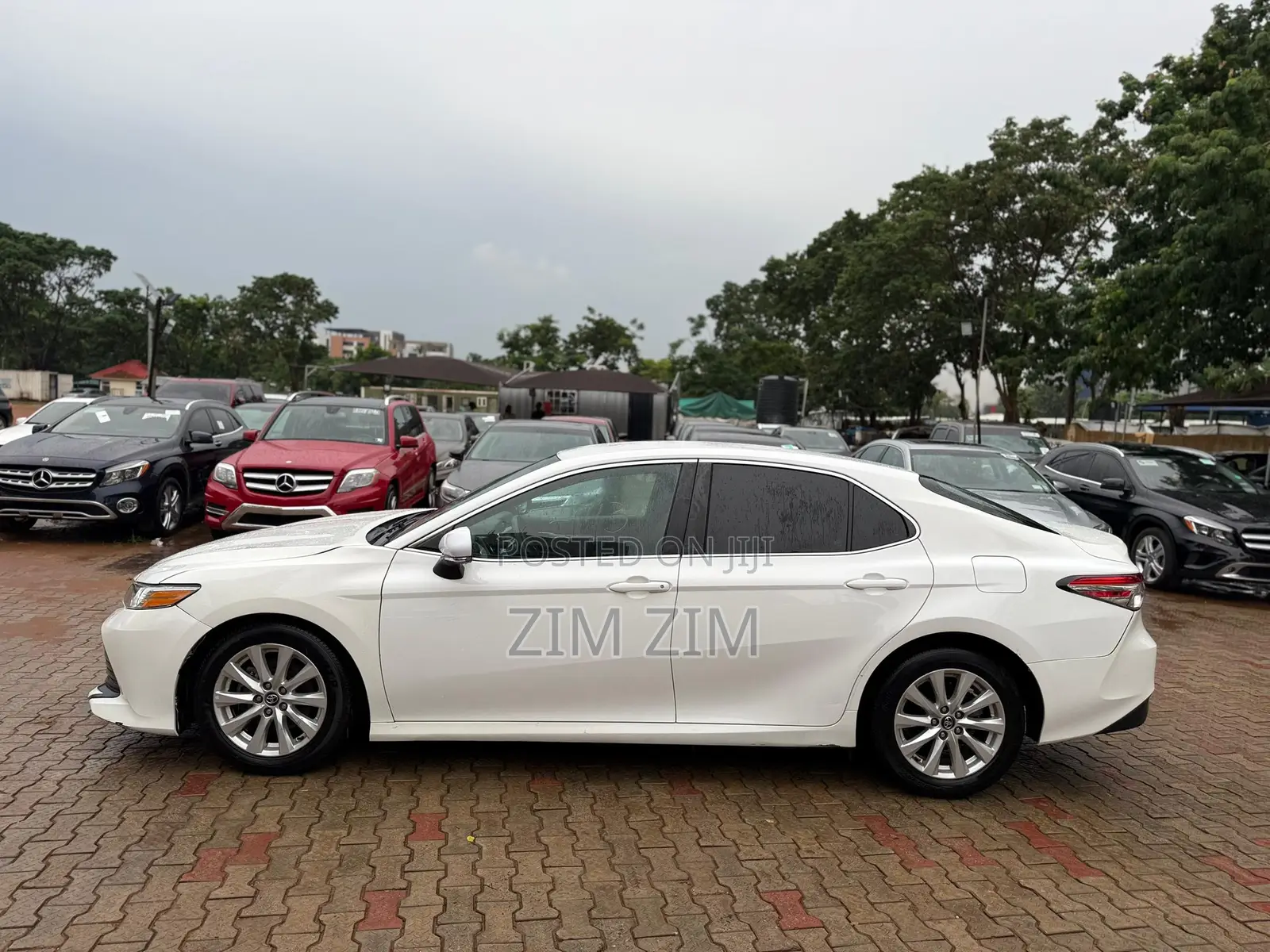Toyota Camry LE FWD (2.5L 4cyl 8AM) 2018 White