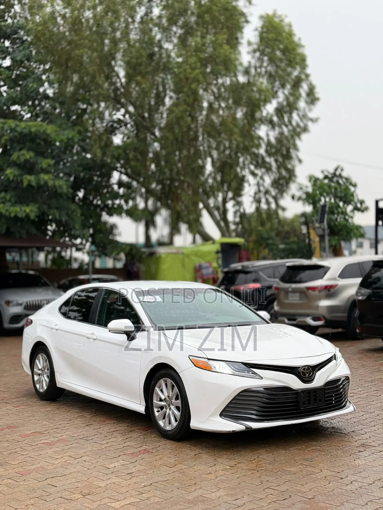 Toyota Camry LE FWD (2.5L 4cyl 8AM) 2018 White