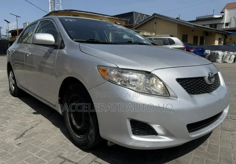 Toyota Corolla LE 4dr Sedan (1.8L 4cyl 4A) 2010 Silver