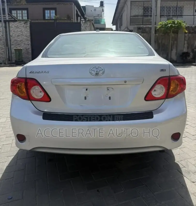 Toyota Corolla LE 4dr Sedan (1.8L 4cyl 4A) 2010 Silver