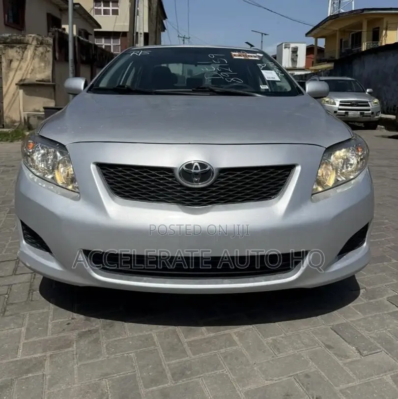 Toyota Corolla LE 4dr Sedan (1.8L 4cyl 4A) 2010 Silver