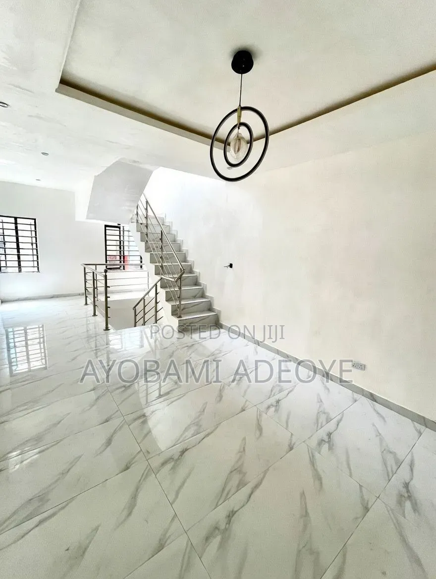 2bdrm Duplex in Lekki Phase 1 for rent