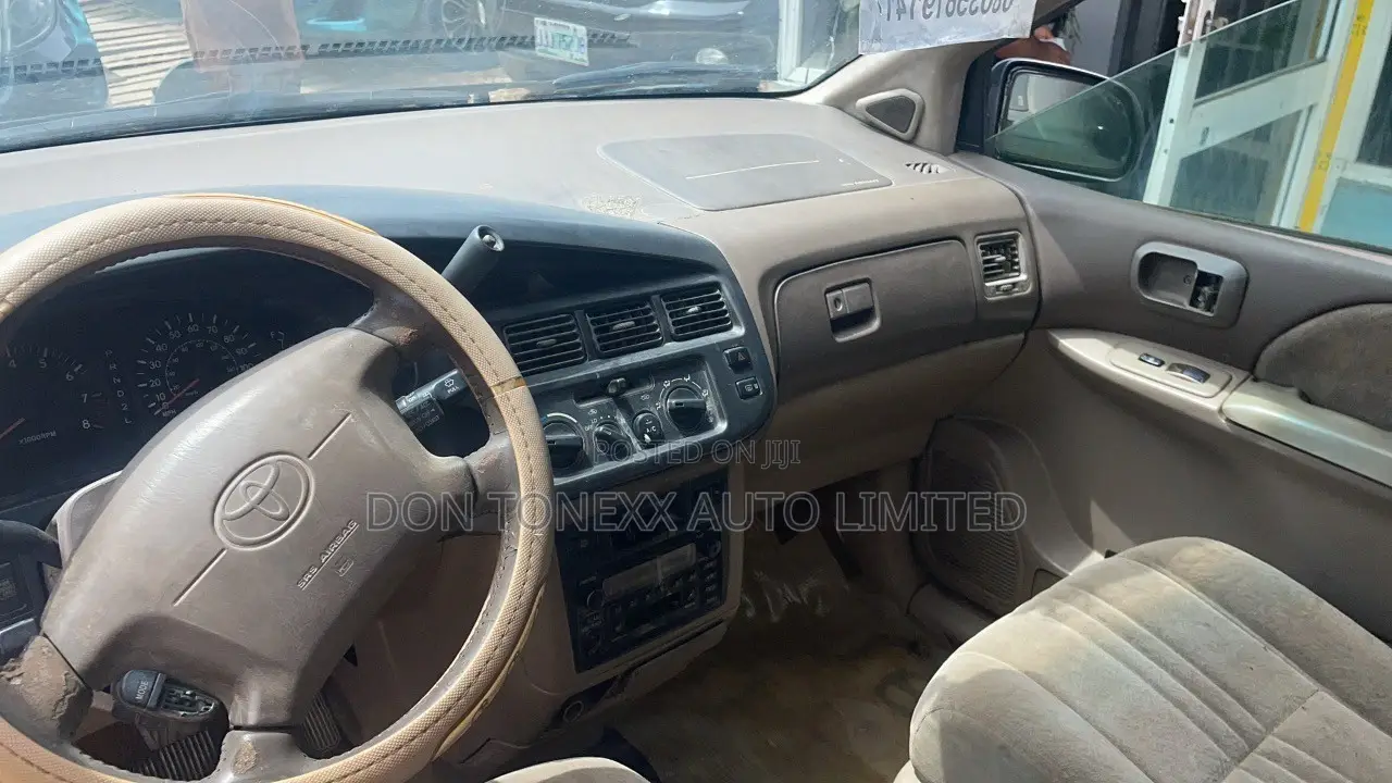 Toyota Sienna LE & 1 hatch 2000 Gray