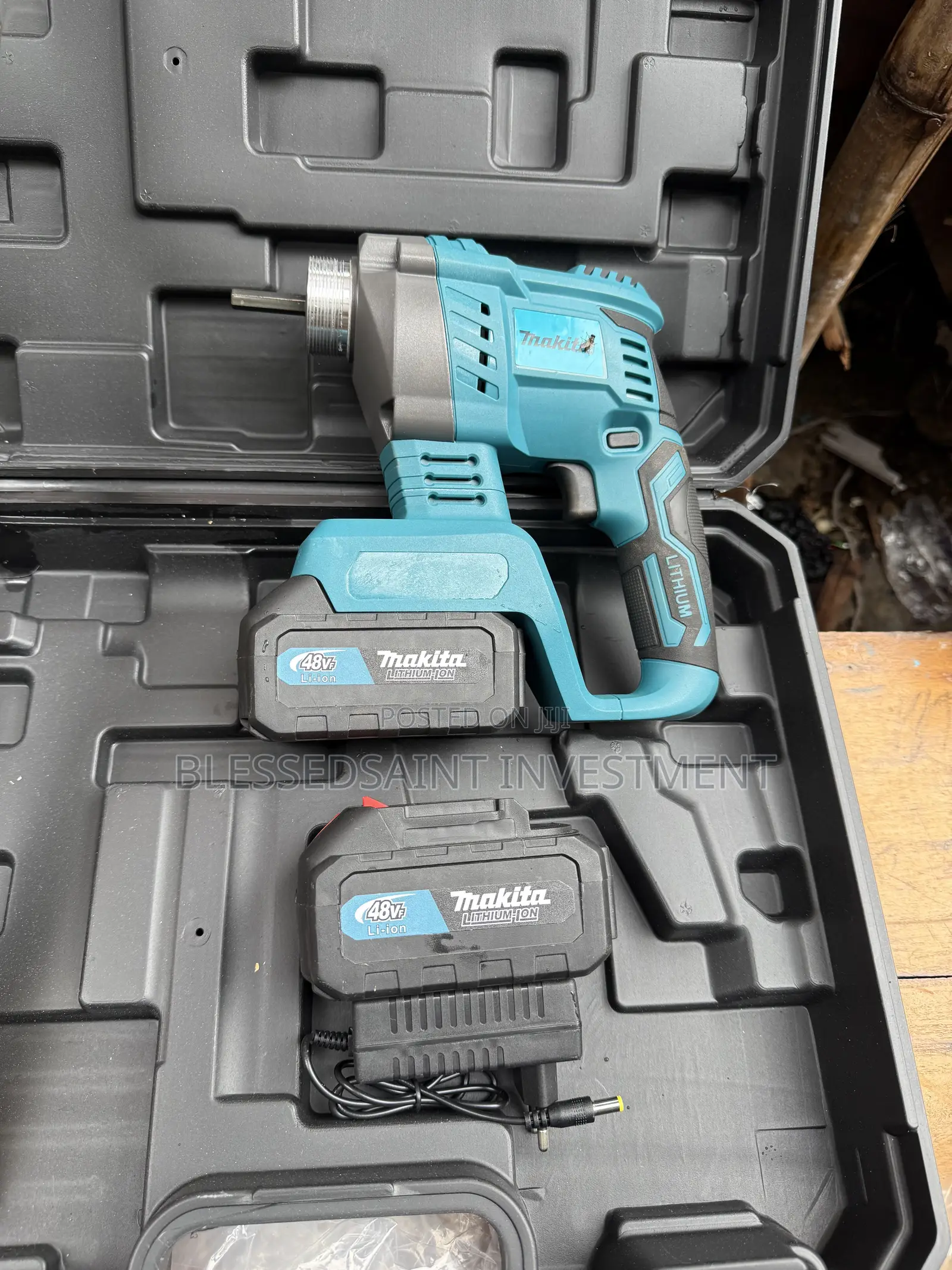 Makita Cordless Concrete Vibrator 118volts