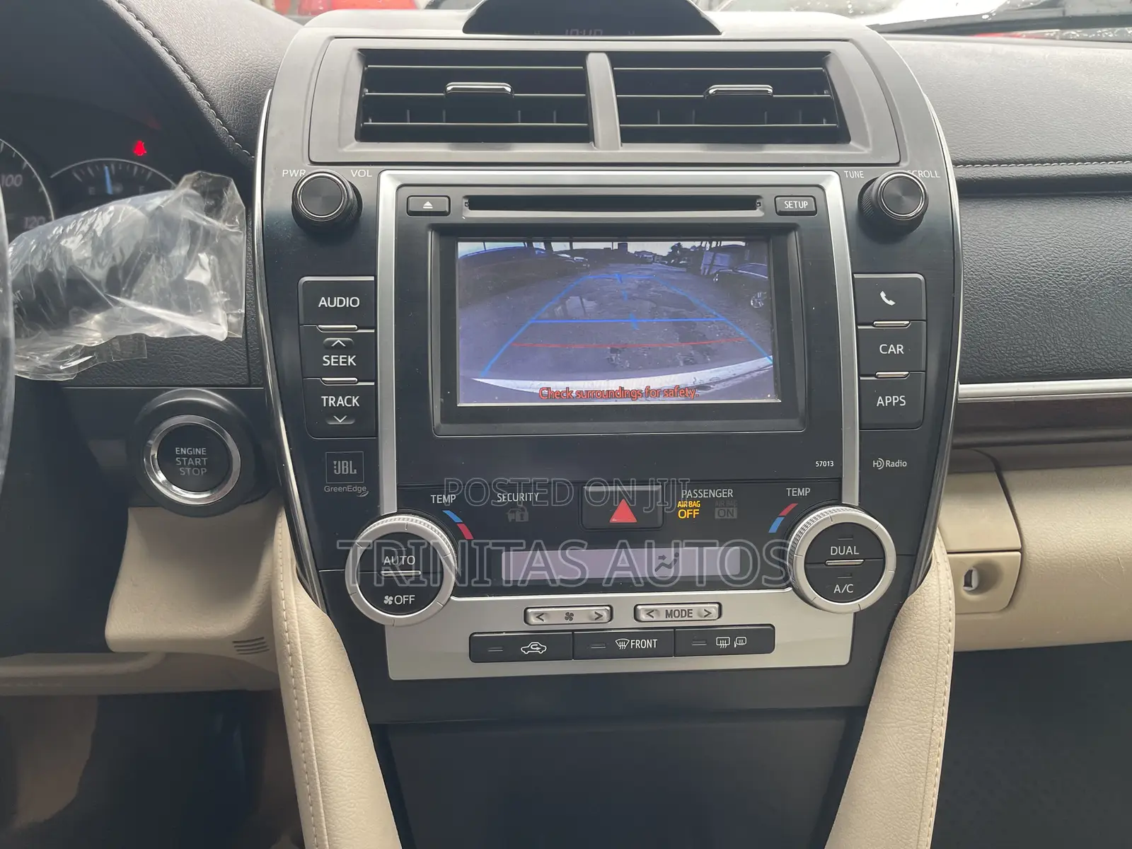 Toyota Camry XLE 4dr Sedan (2.5L 4cyl 6A) 2012 Gold