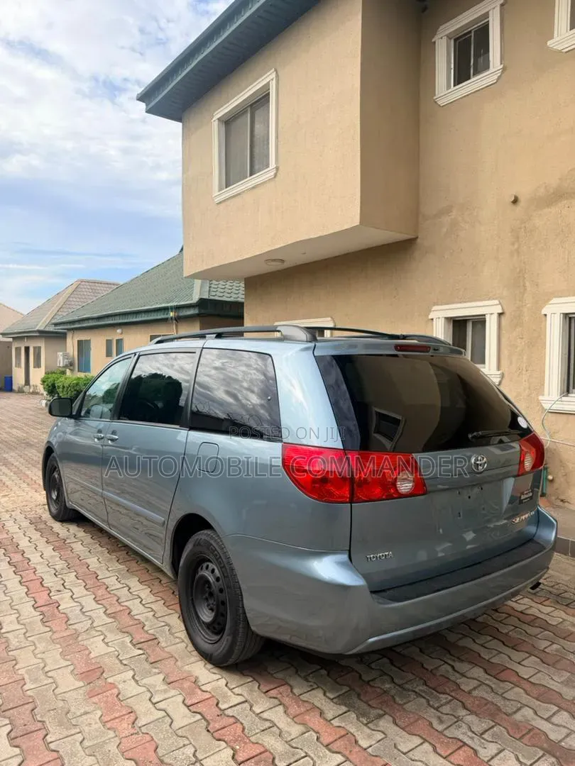 Toyota Sienna LE 2008 Gray