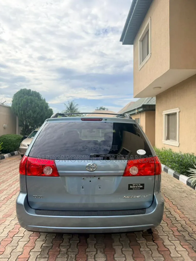 Toyota Sienna LE 2008 Gray