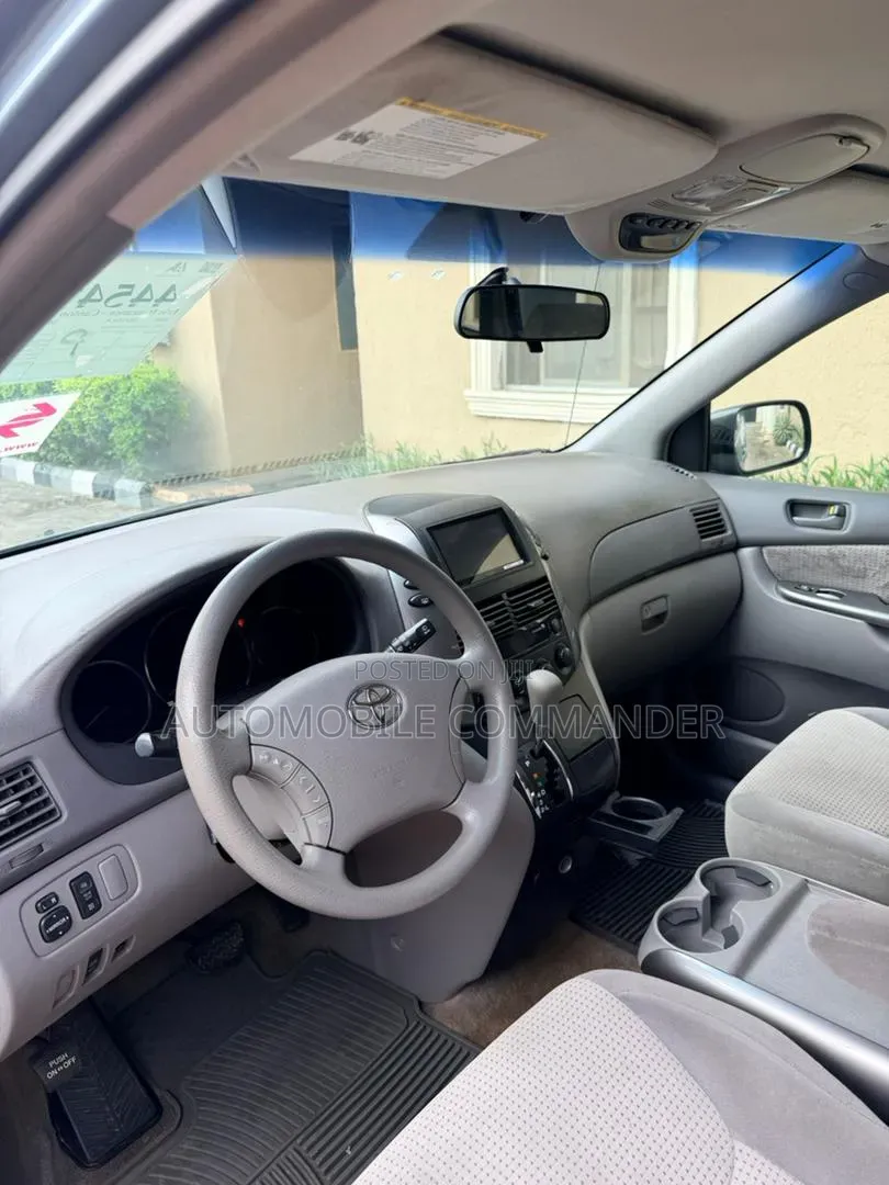 Toyota Sienna LE 2008 Gray