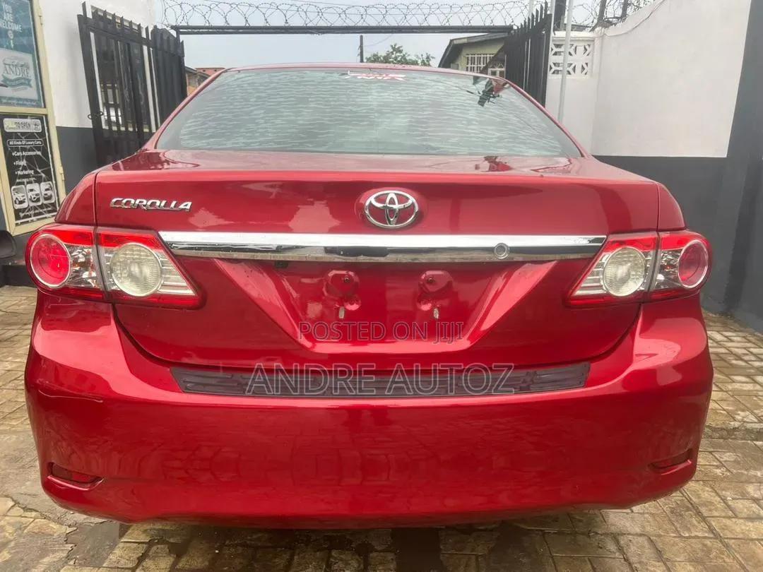 Toyota Corolla L 4dr Sedan (1.8L 4cyl 5M) 2013 Red