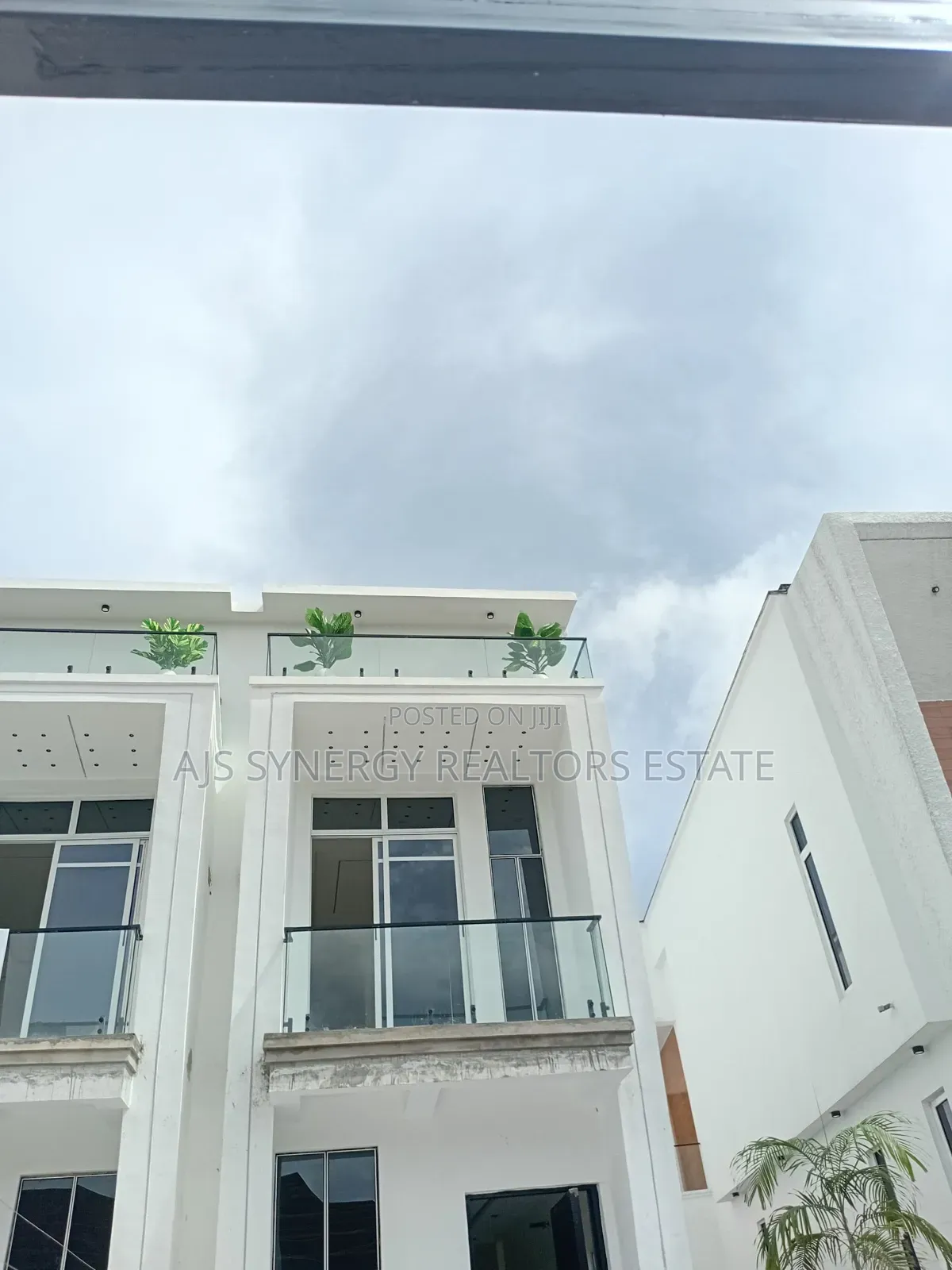4bdrm Duplex in Value County Estate for sale
