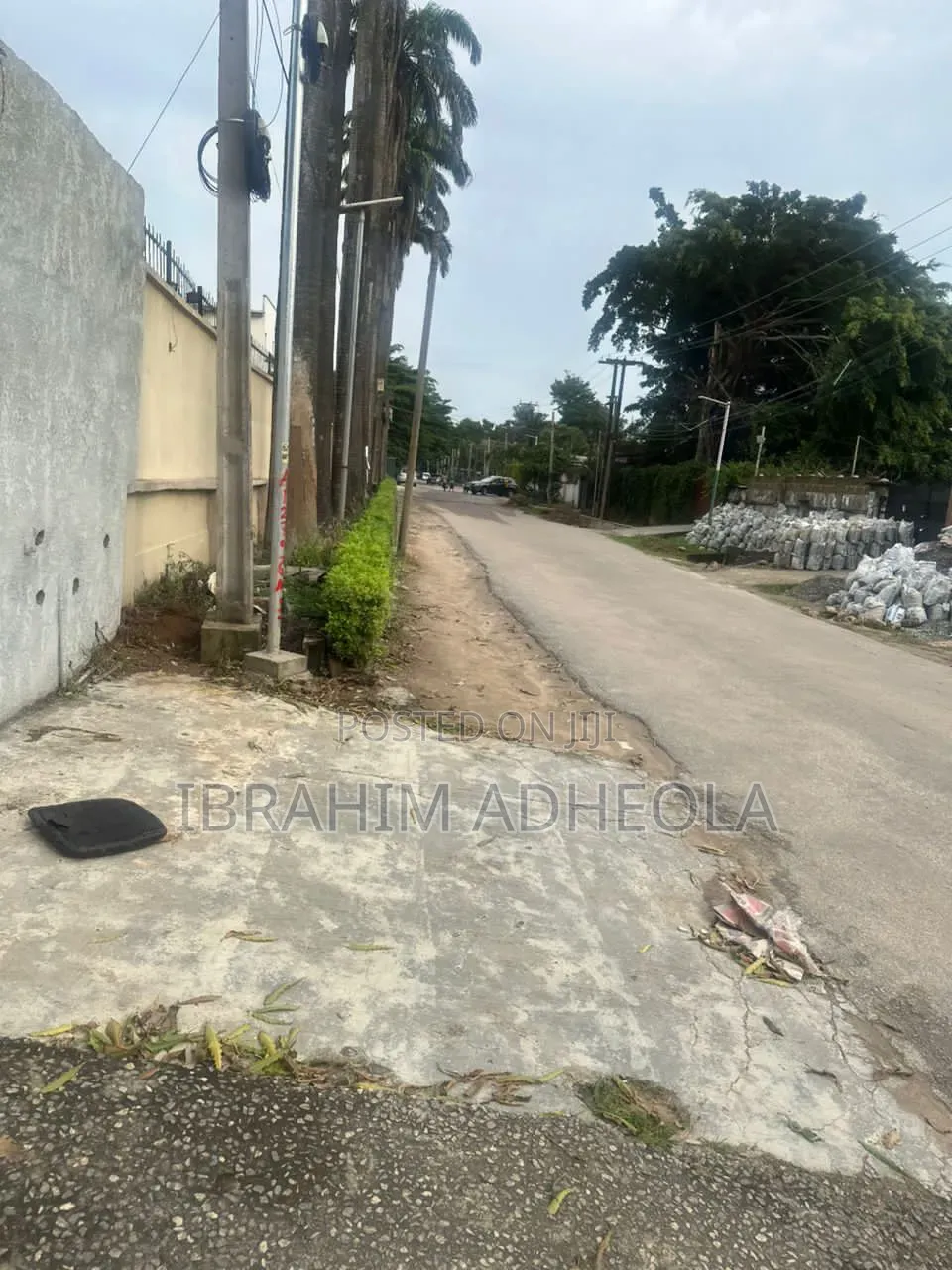 For Sale Land Measuring 1400sqm With a Demolishable Building on It