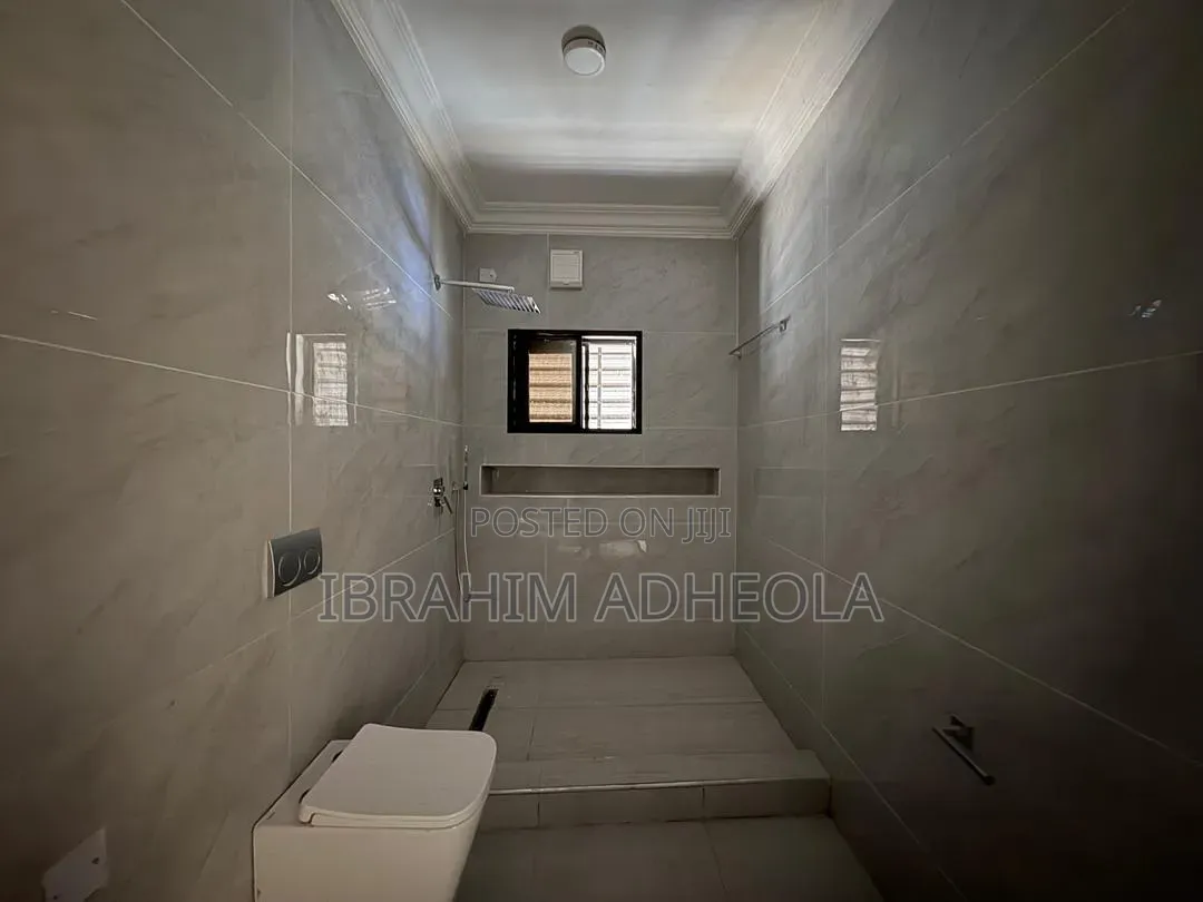 3bdrm Apartment in Lekki Phase1 for rent