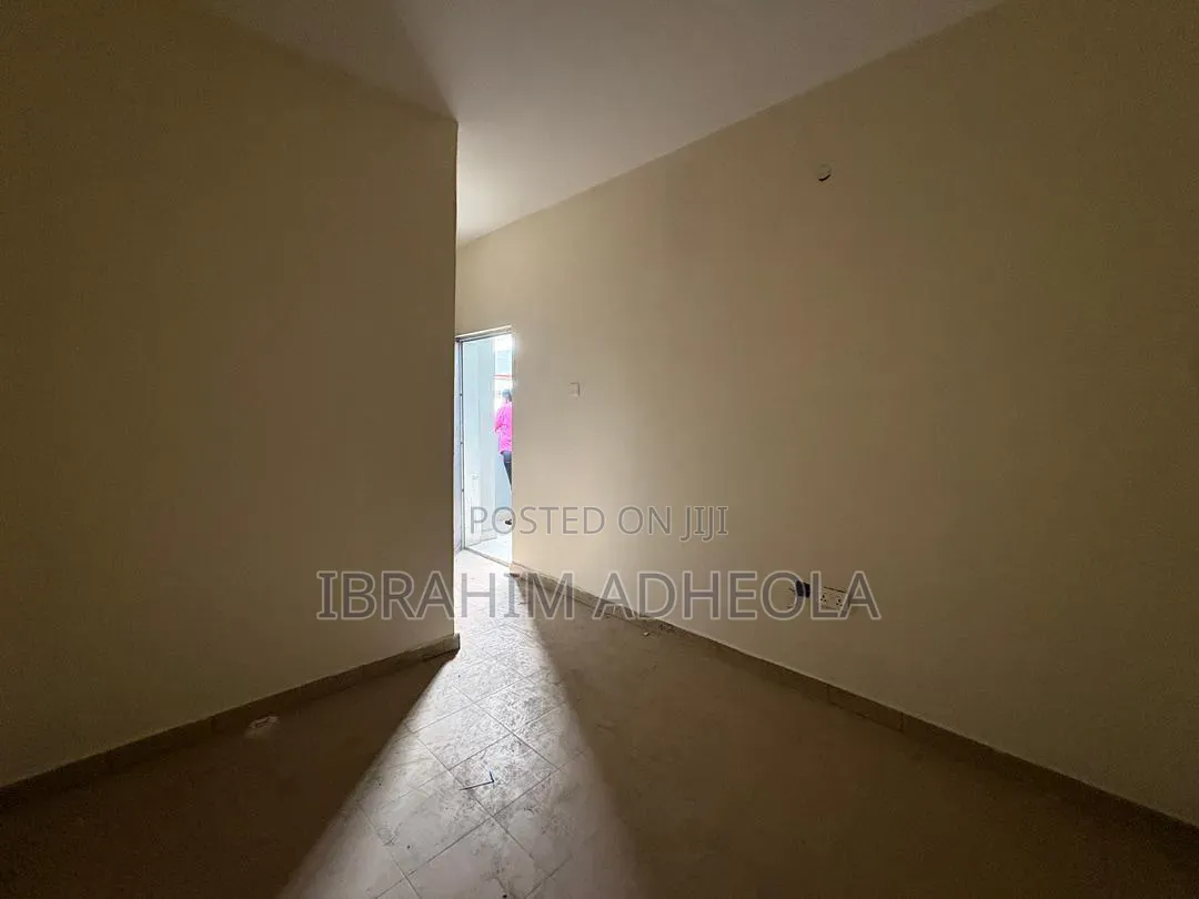 3bdrm Apartment in Lekki Phase1 for rent