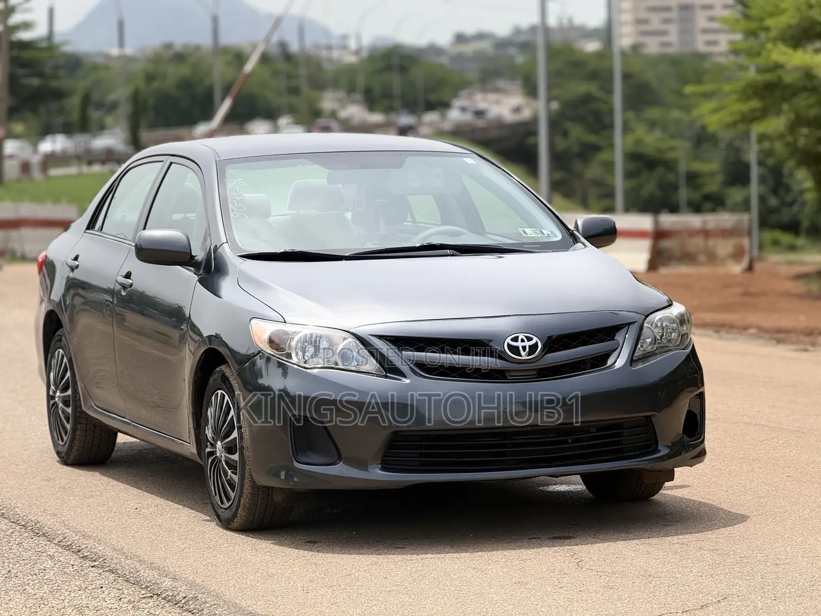 Toyota Corolla LE 4dr Sedan (1.8L 4cyl 4A) 2012 Gray