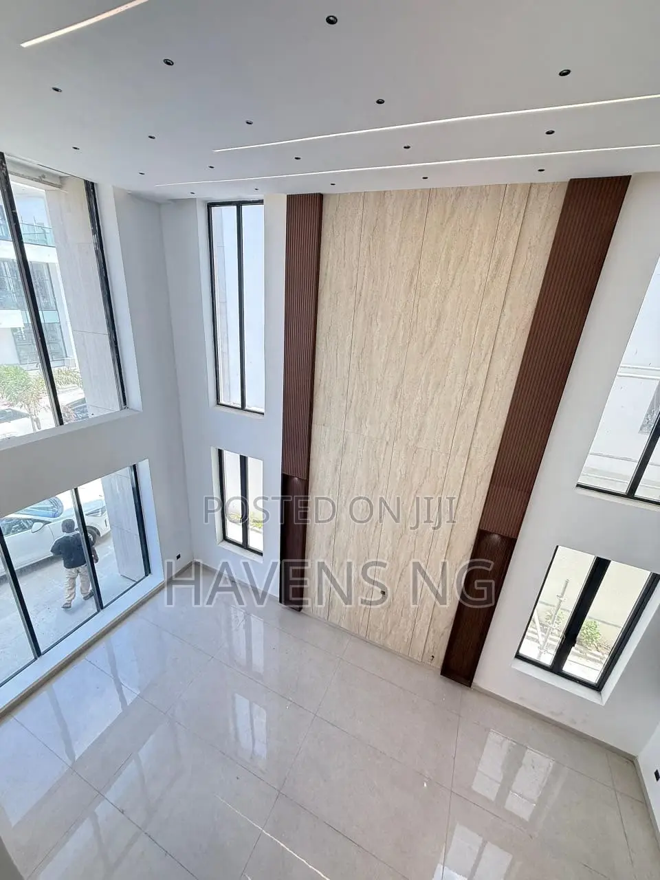 5bdrm Villa in Lekki Phase 1 for sale