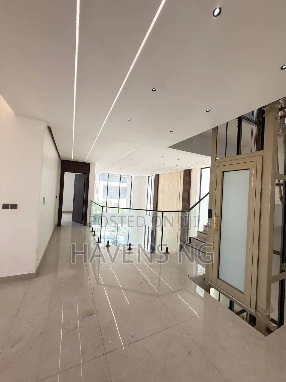 5bdrm Villa in Lekki Phase 1 for sale