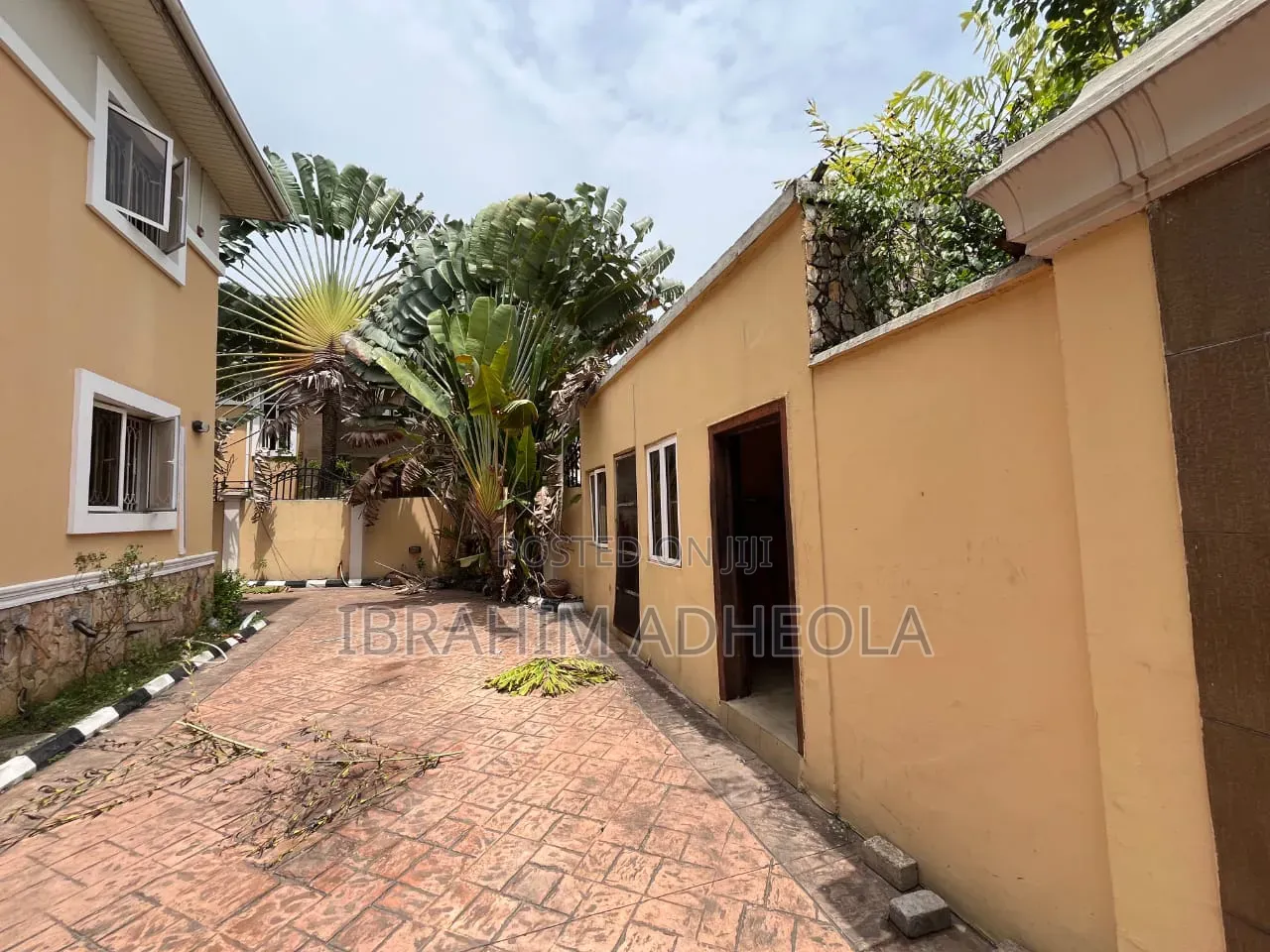 5bdrm Duplex in Banana Island for rent