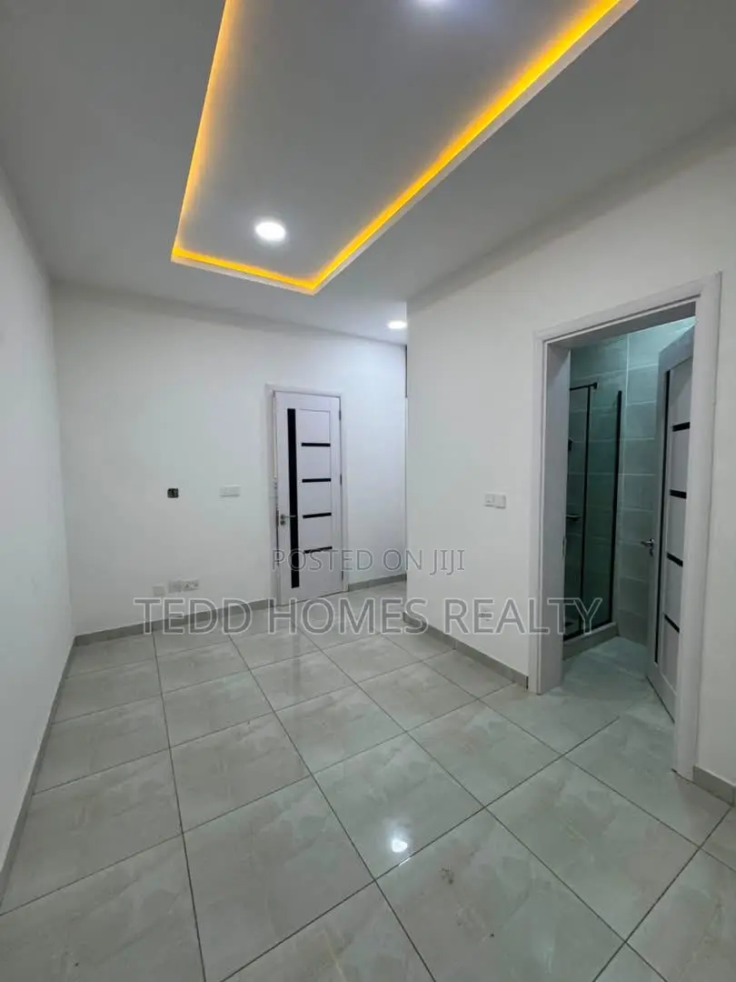 3bdrm Apartment in Lekkii for sale