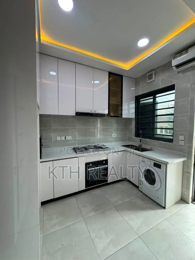 3bdrm Apartment in Lekkii for sale