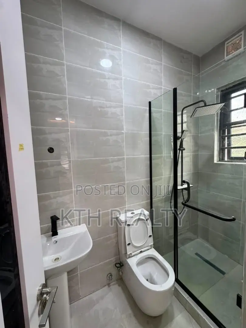 3bdrm Apartment in Lekkii for sale