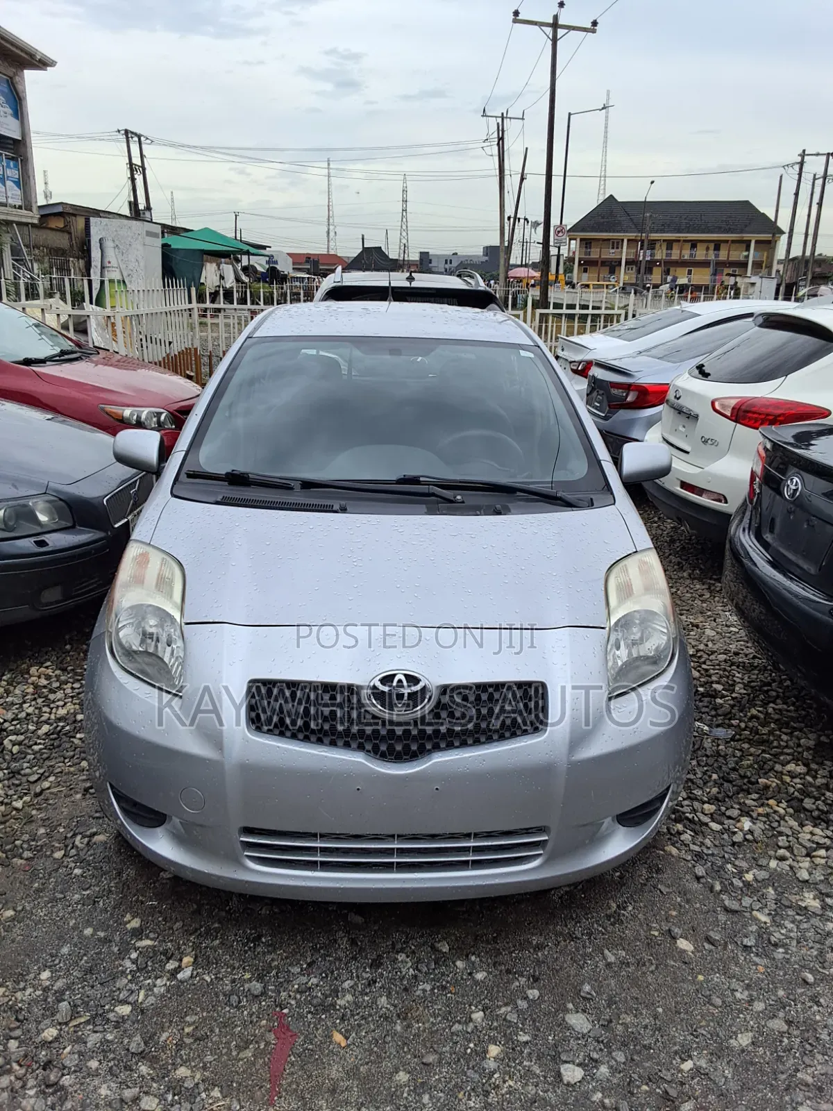 Toyota Yaris Base Hatchback 5dr 2010 Silver