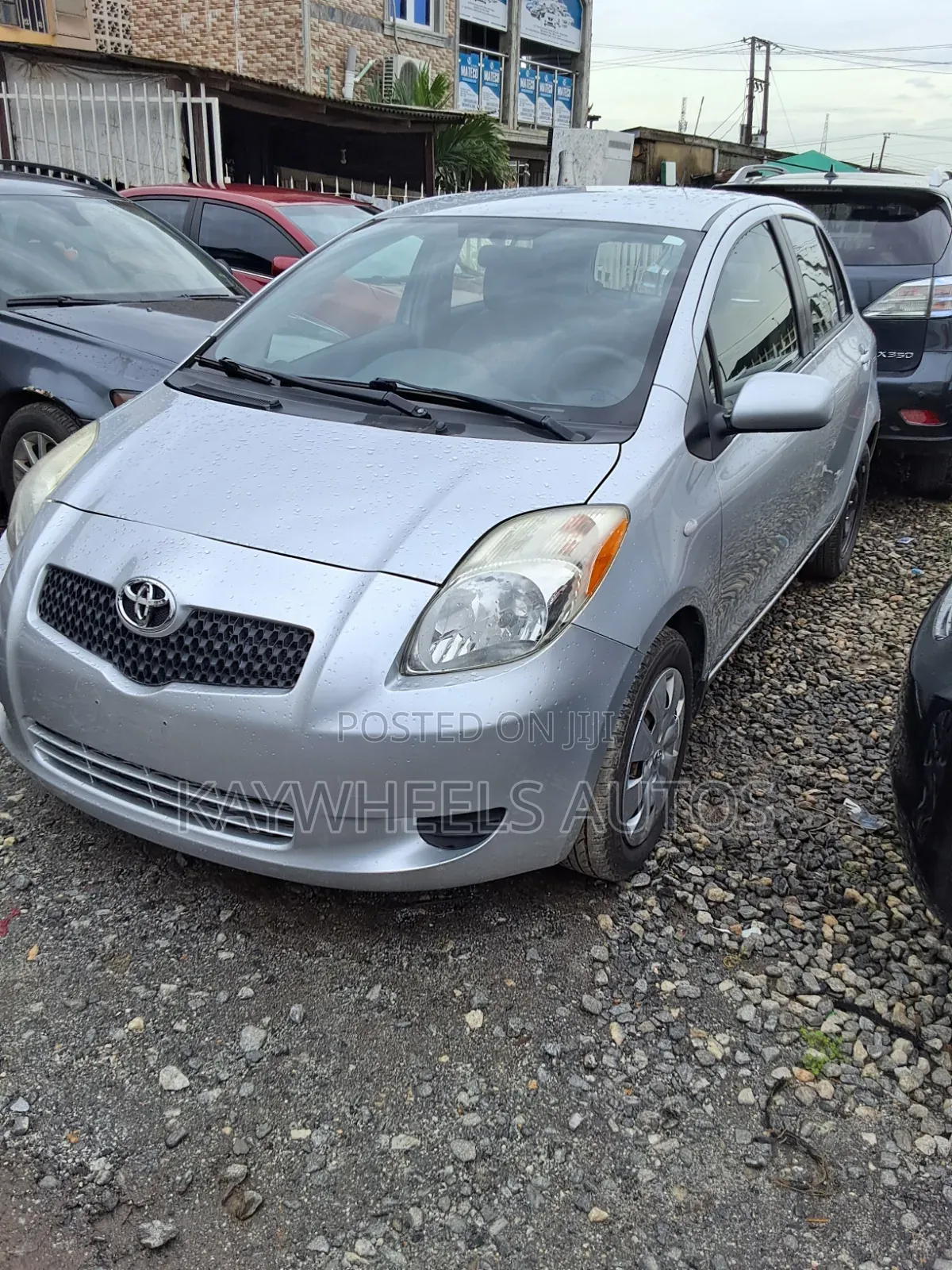 Toyota Yaris Base Hatchback 5dr 2010 Silver