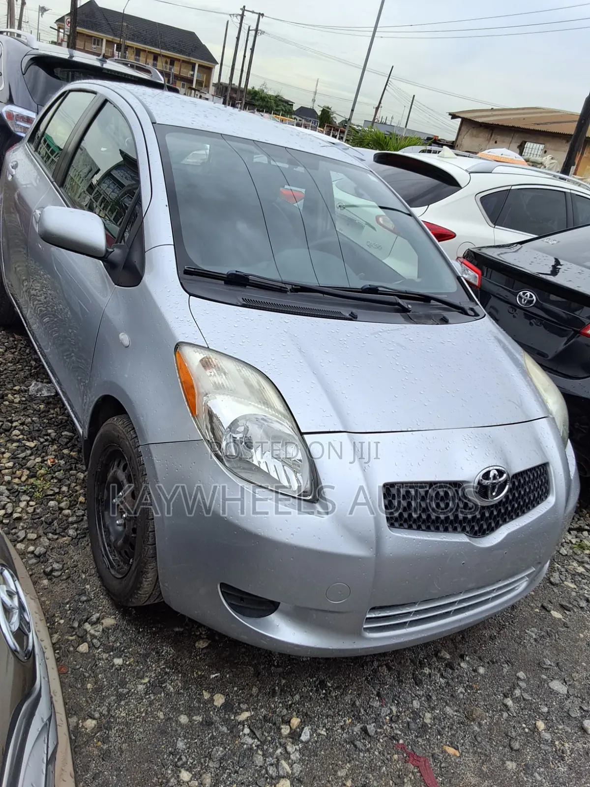 Toyota Yaris Base Hatchback 5dr 2010 Silver