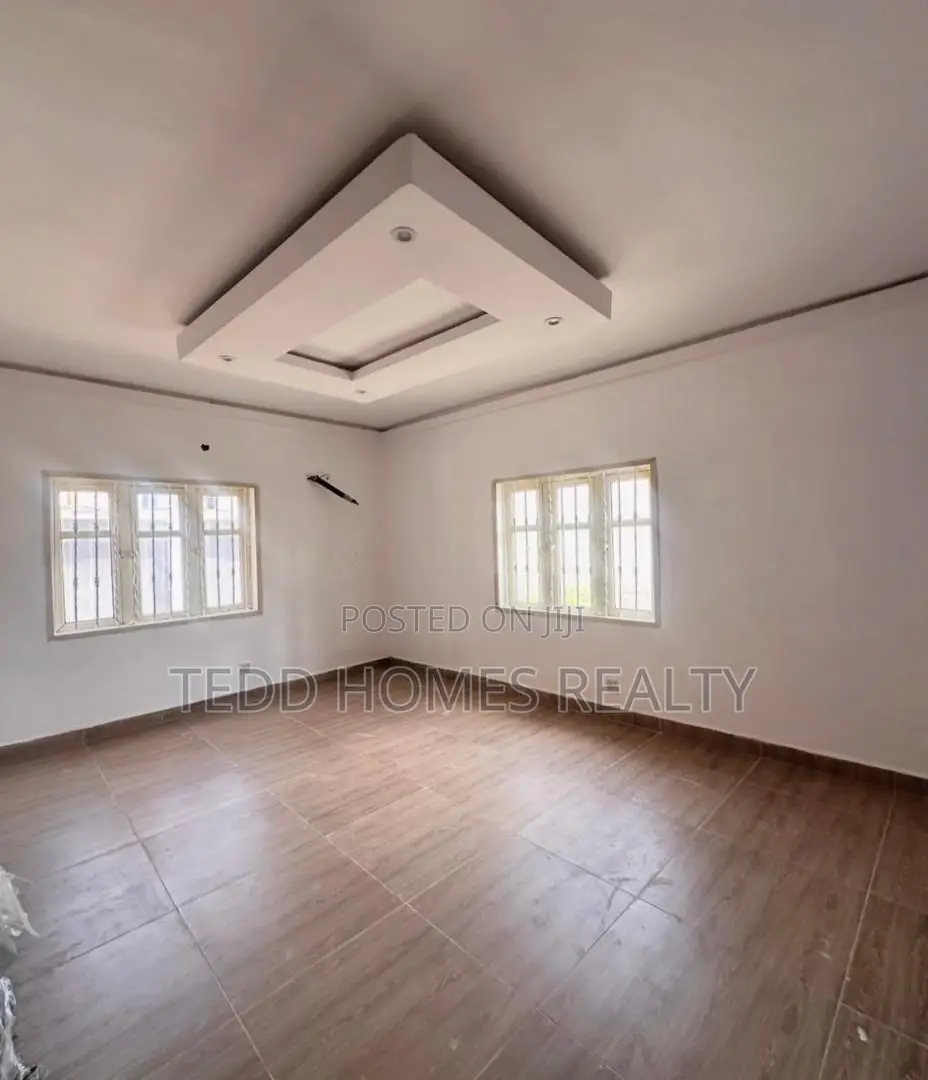 3bdrm Apartment in Chevron for rent