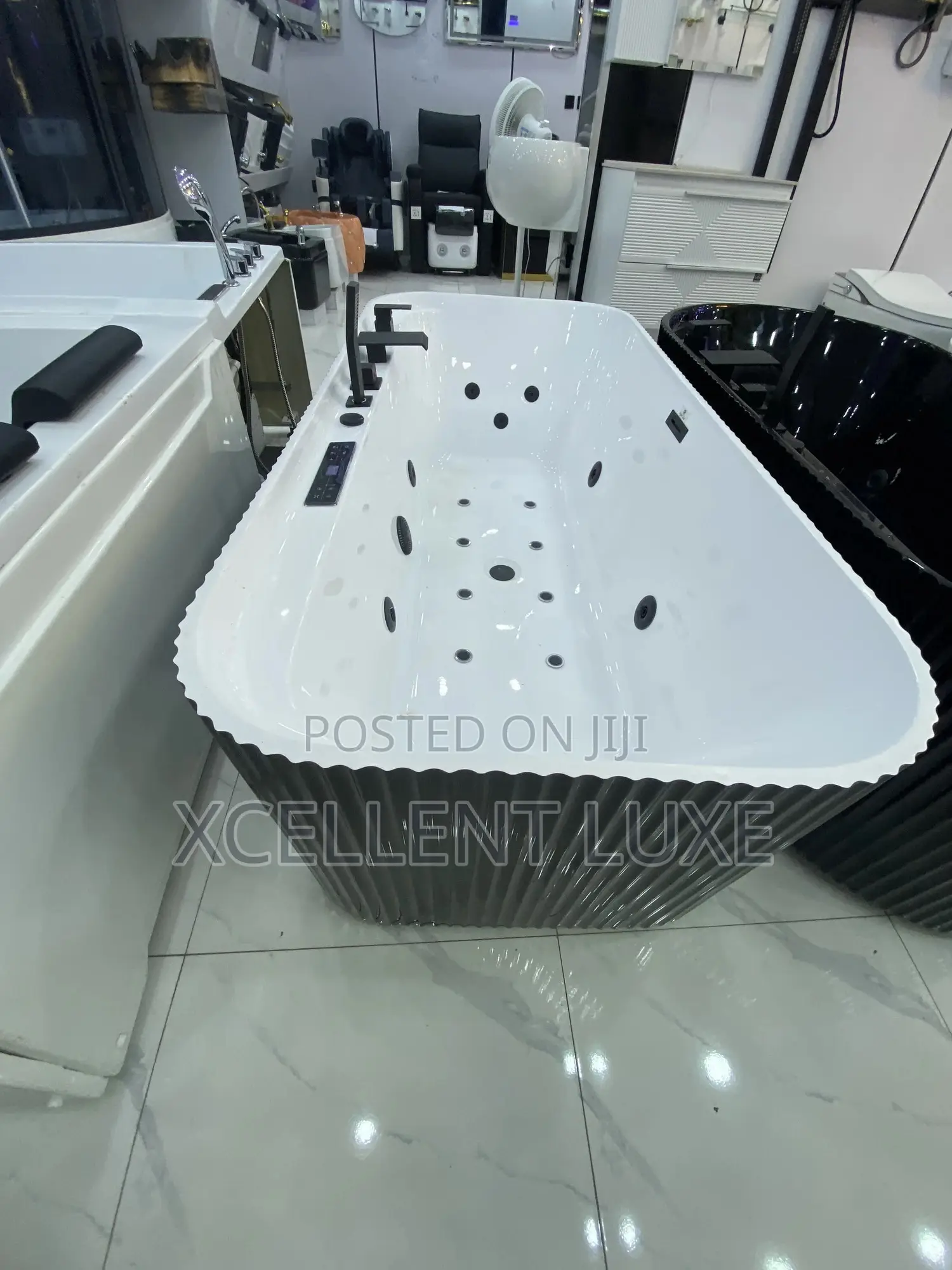 Acrylic Single Jacuzzi Massage Bathtub English Standard