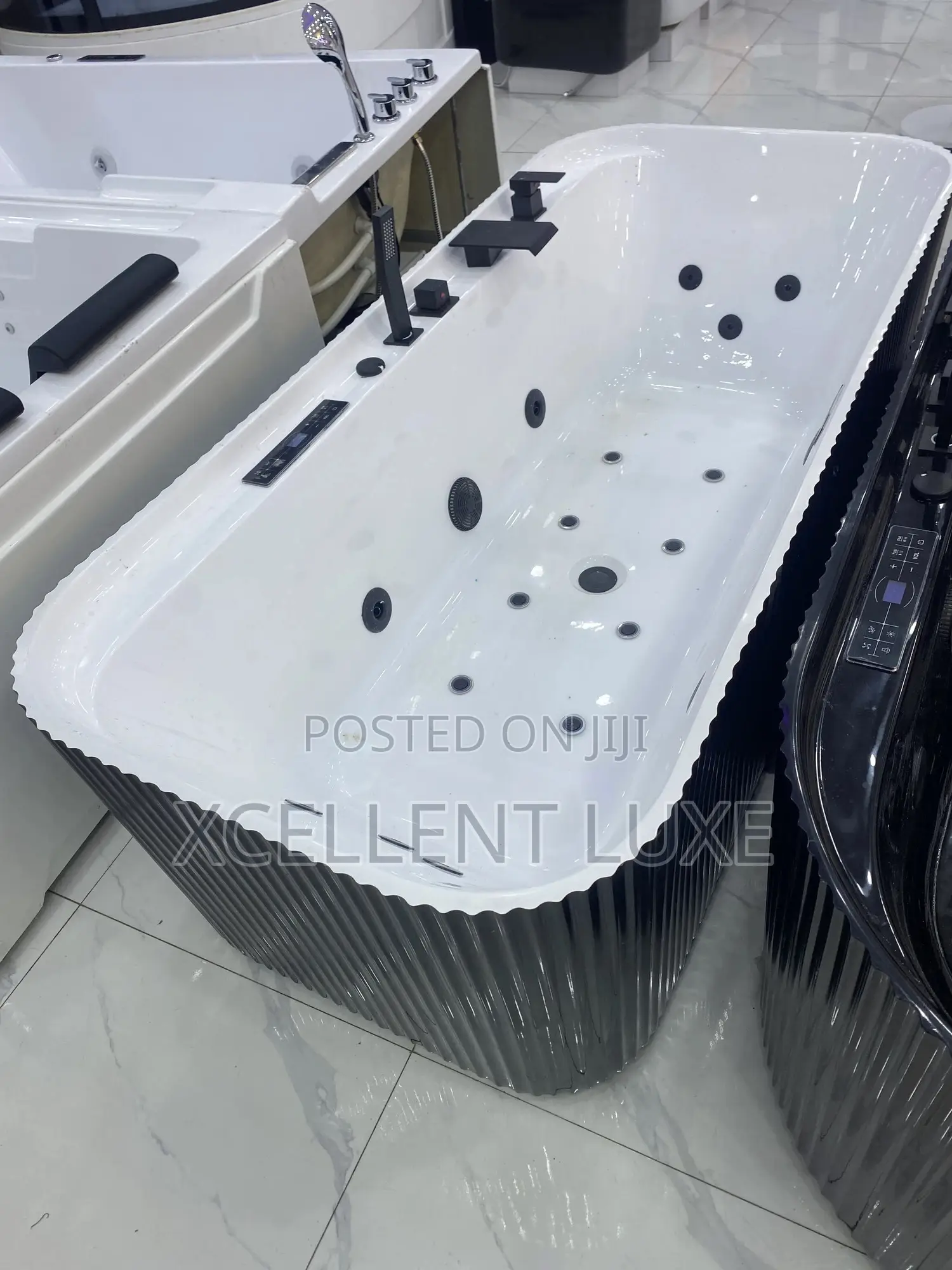 Acrylic Single Jacuzzi Massage Bathtub English Standard