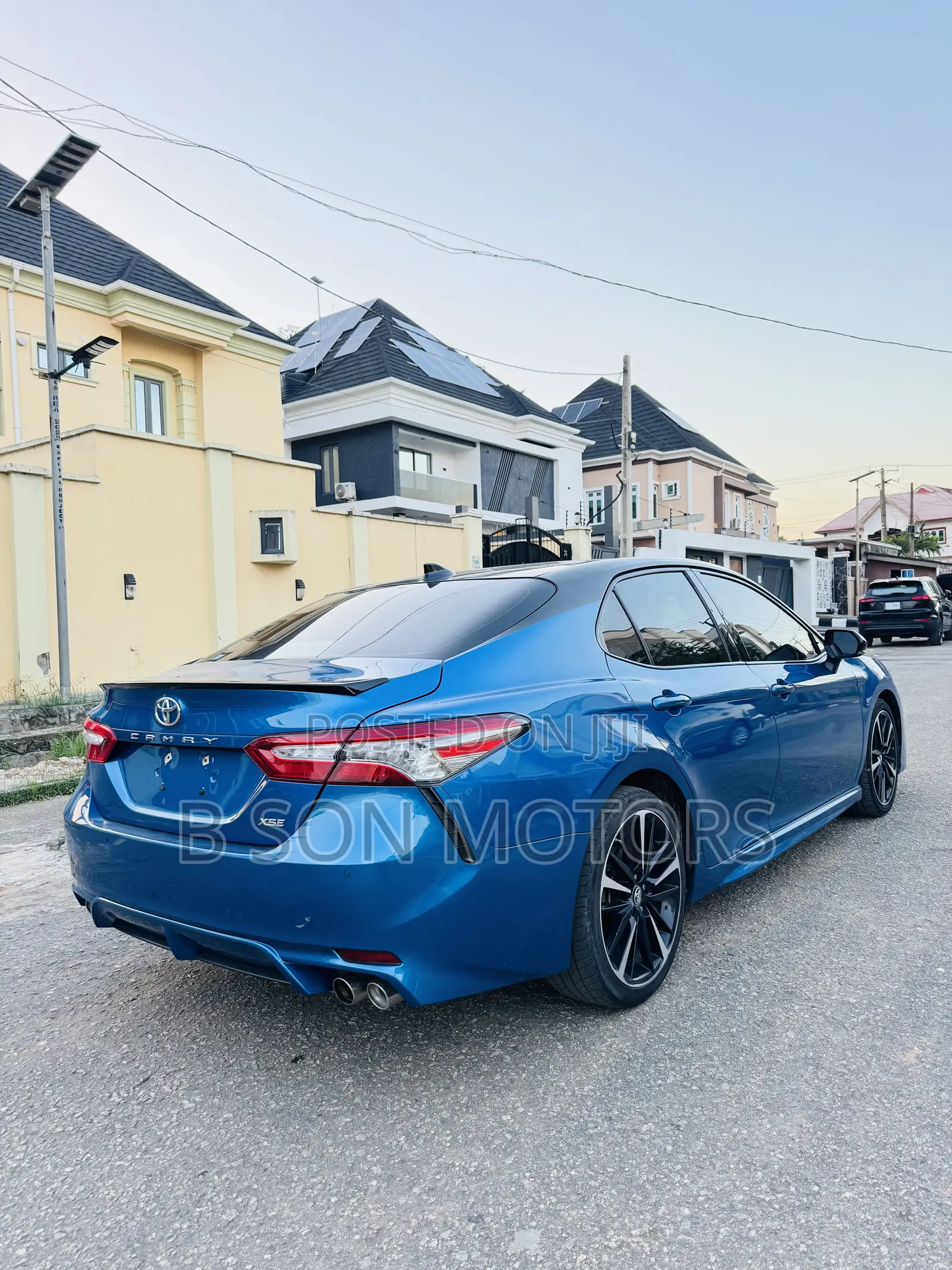 Toyota Camry XSE V6 (3.5L V6 8A) 2019 Blue