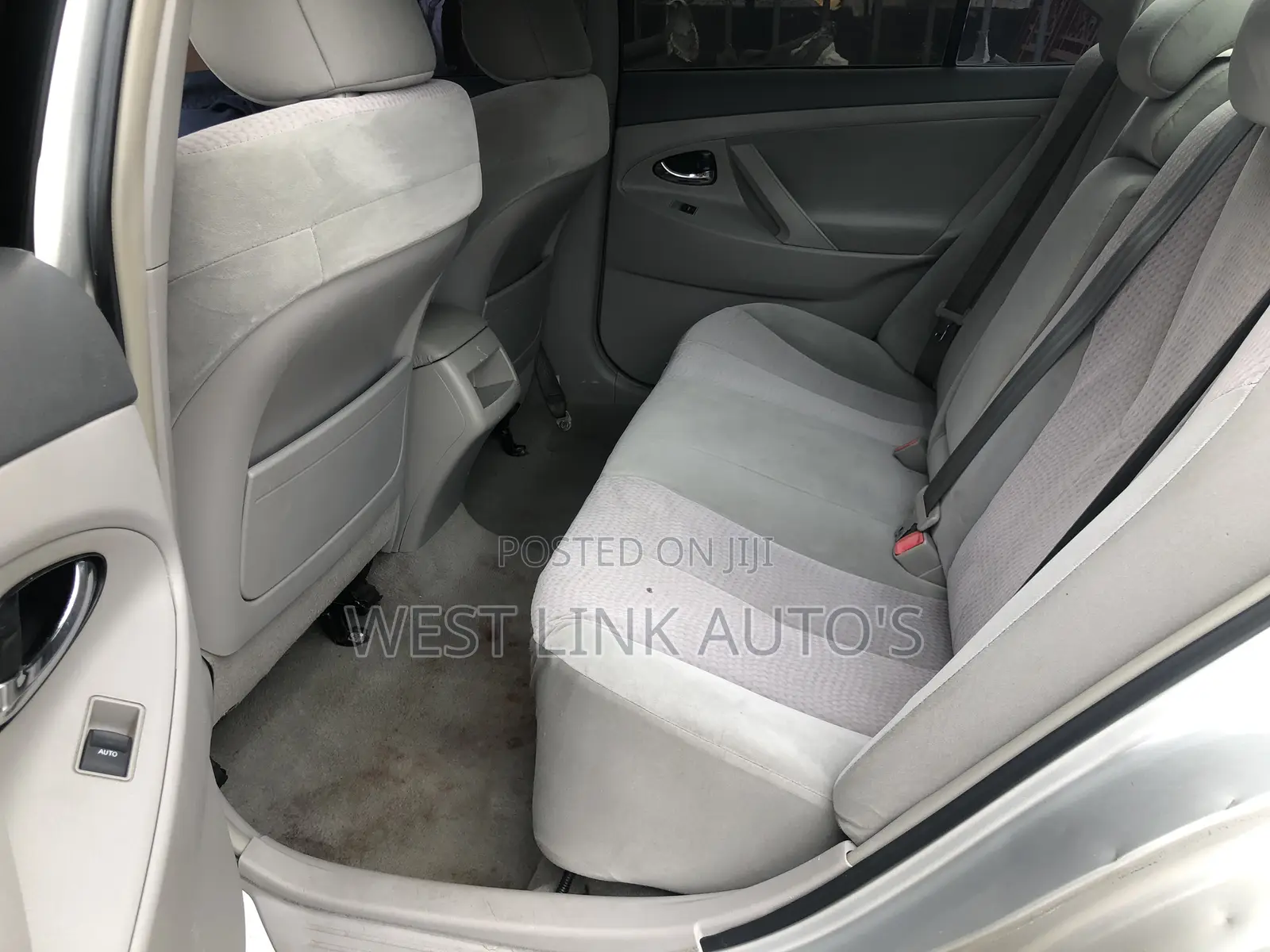 Toyota Camry LE 4dr Sedan (2.5L 4cyl 6AM) 2010 Silver