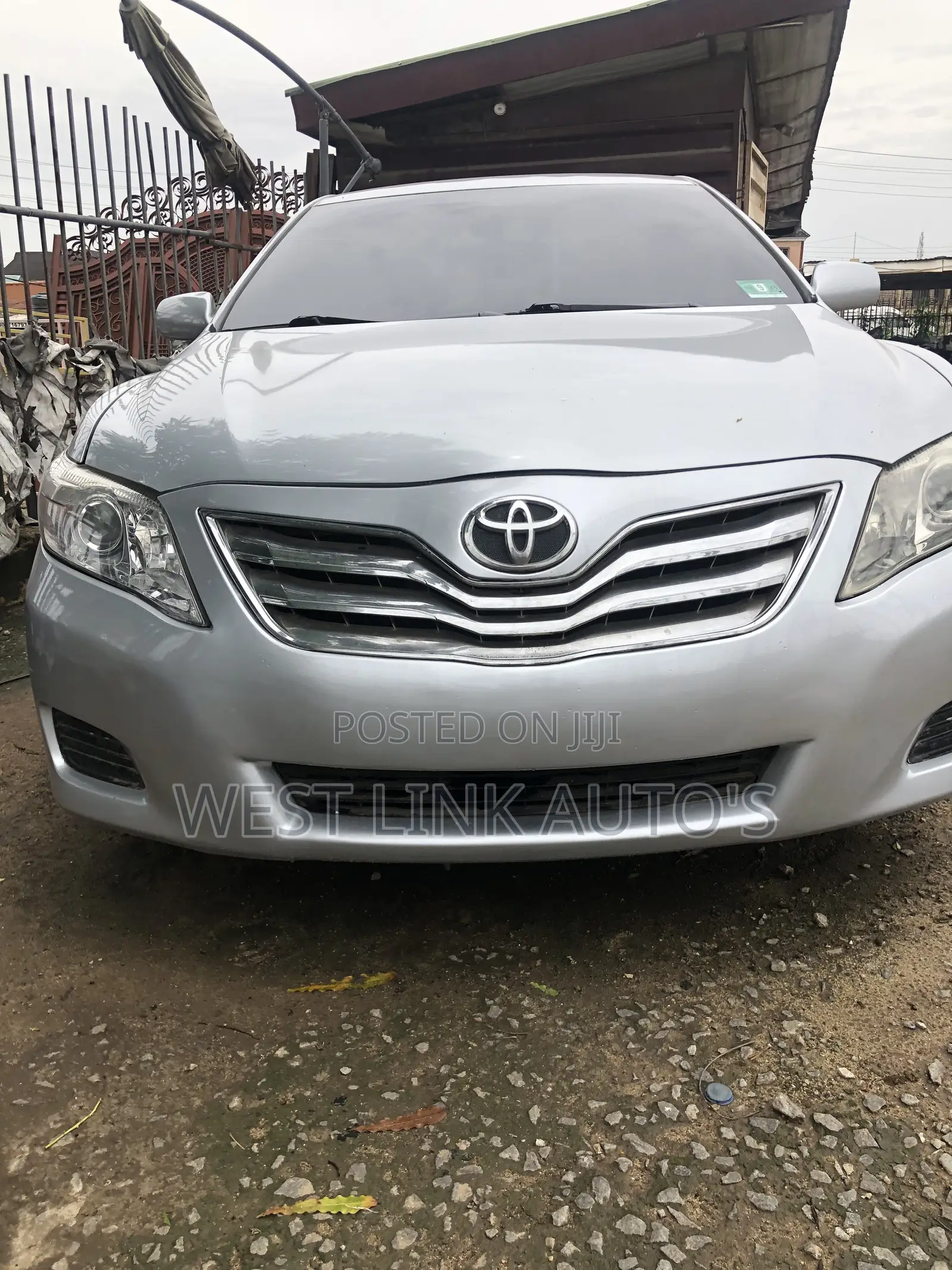 Toyota Camry LE 4dr Sedan (2.5L 4cyl 6AM) 2010 Silver