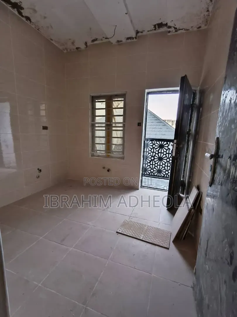 3bdrm Apartment in Secured Estate Mende for rent