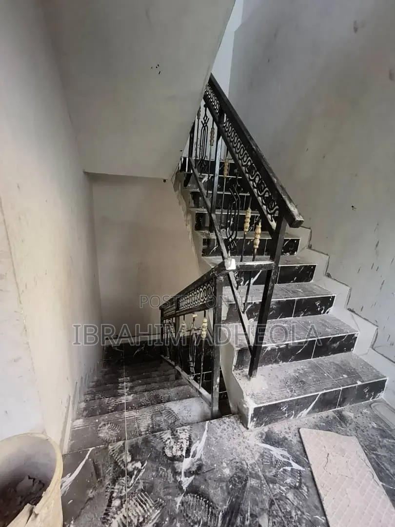 3bdrm Apartment in Secured Estate Mende for rent