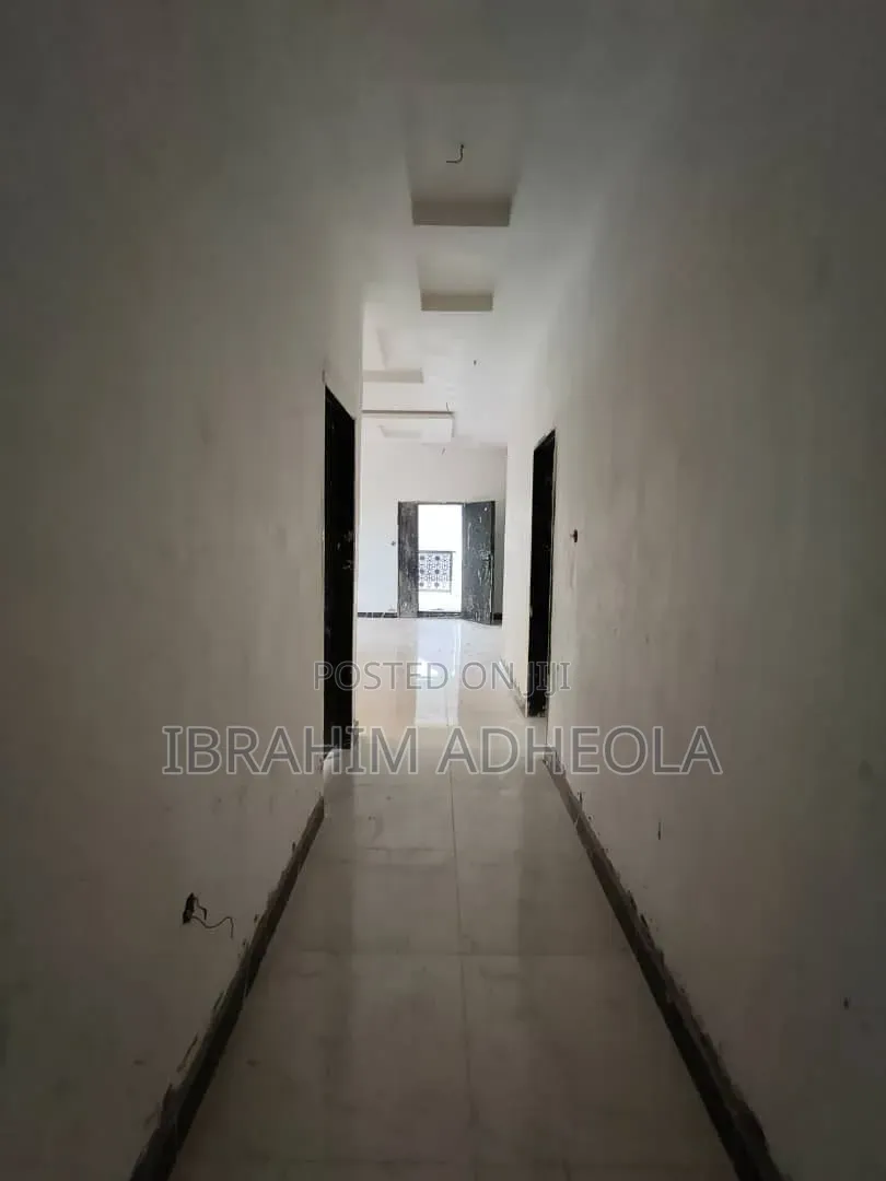 3bdrm Apartment in Secured Estate Mende for rent