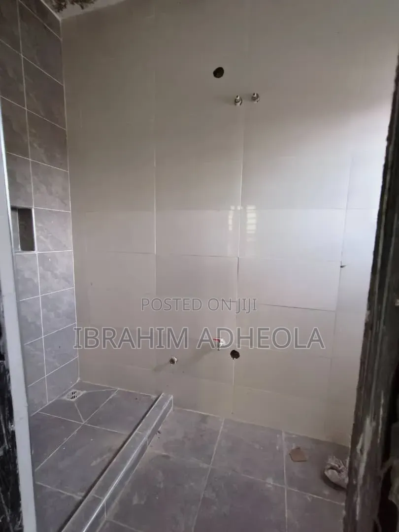 3bdrm Apartment in Secured Estate Mende for rent