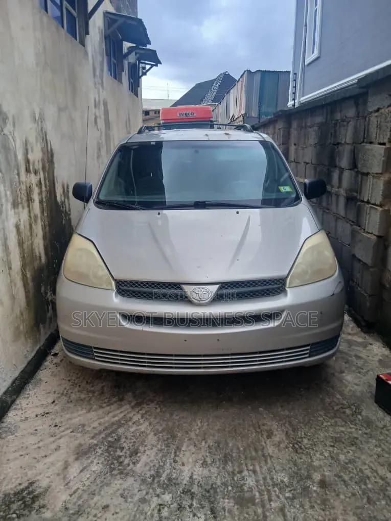 Toyota Sienna 2005 Silver