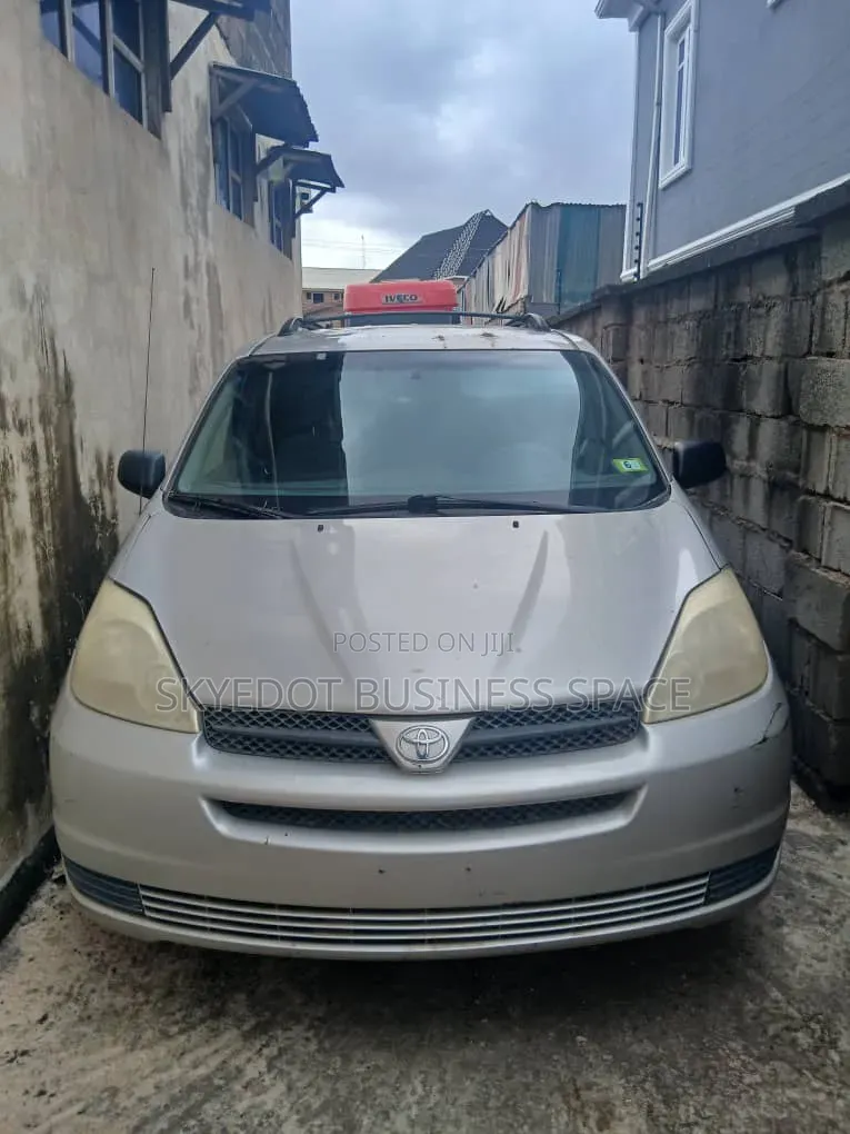 Toyota Sienna 2005 Silver