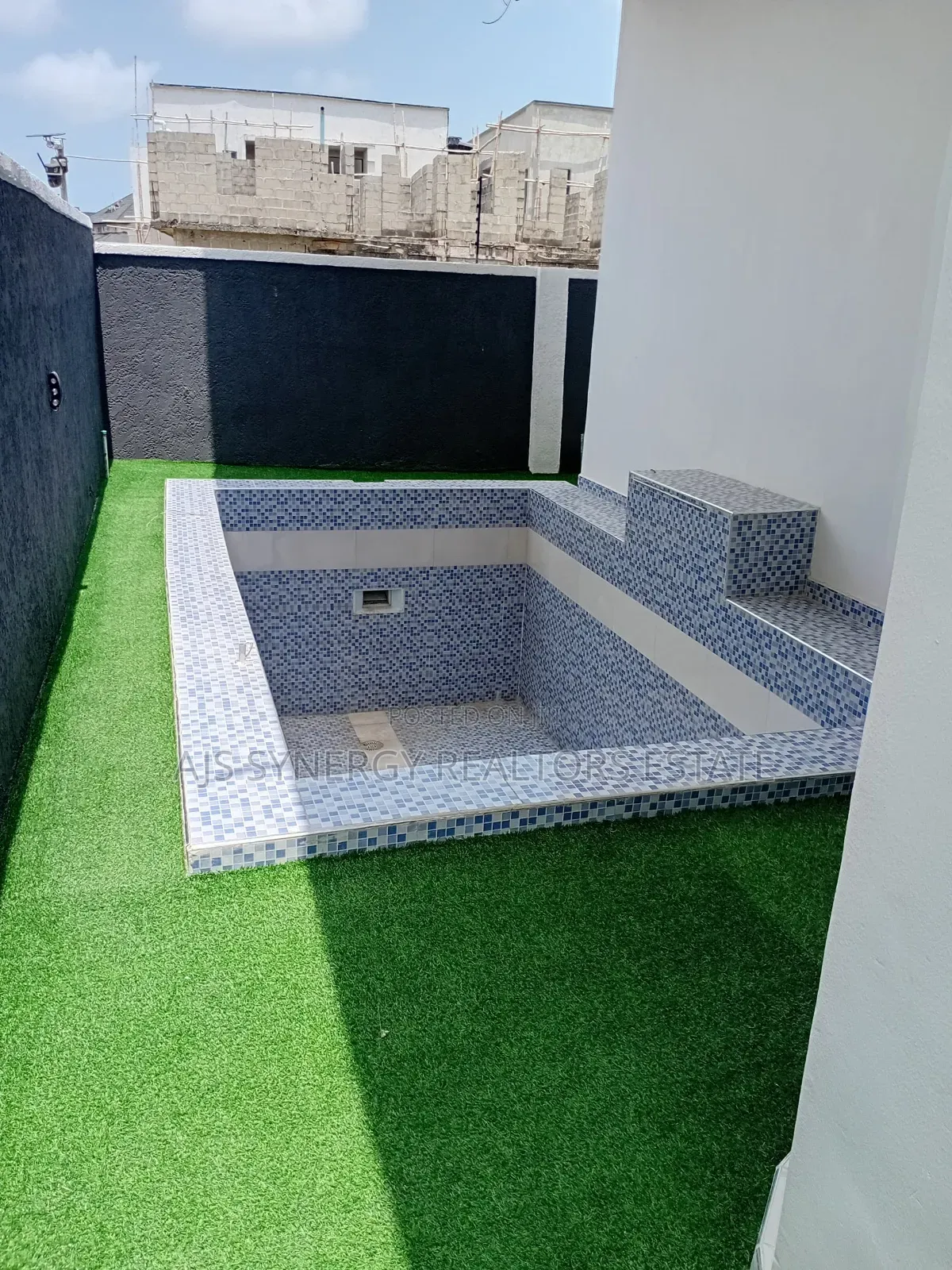 5bdrm Duplex in Sunshine Estate, Sangotedo for sale