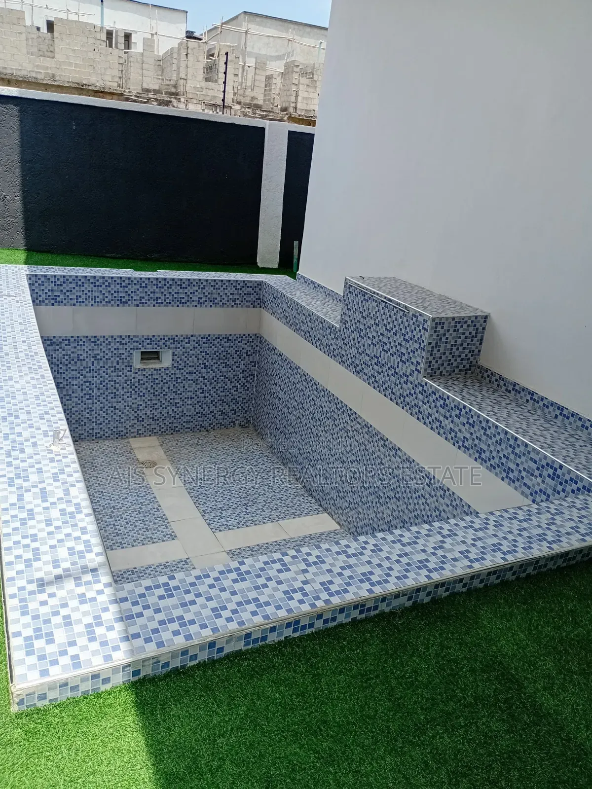 5bdrm Duplex in Sunshine Estate, Sangotedo for sale