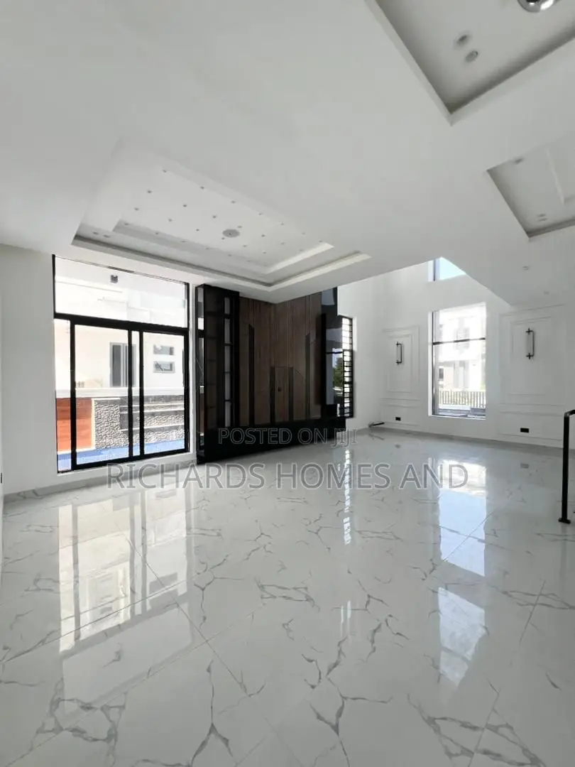 5bdrm Duplex in Osapa london for sale