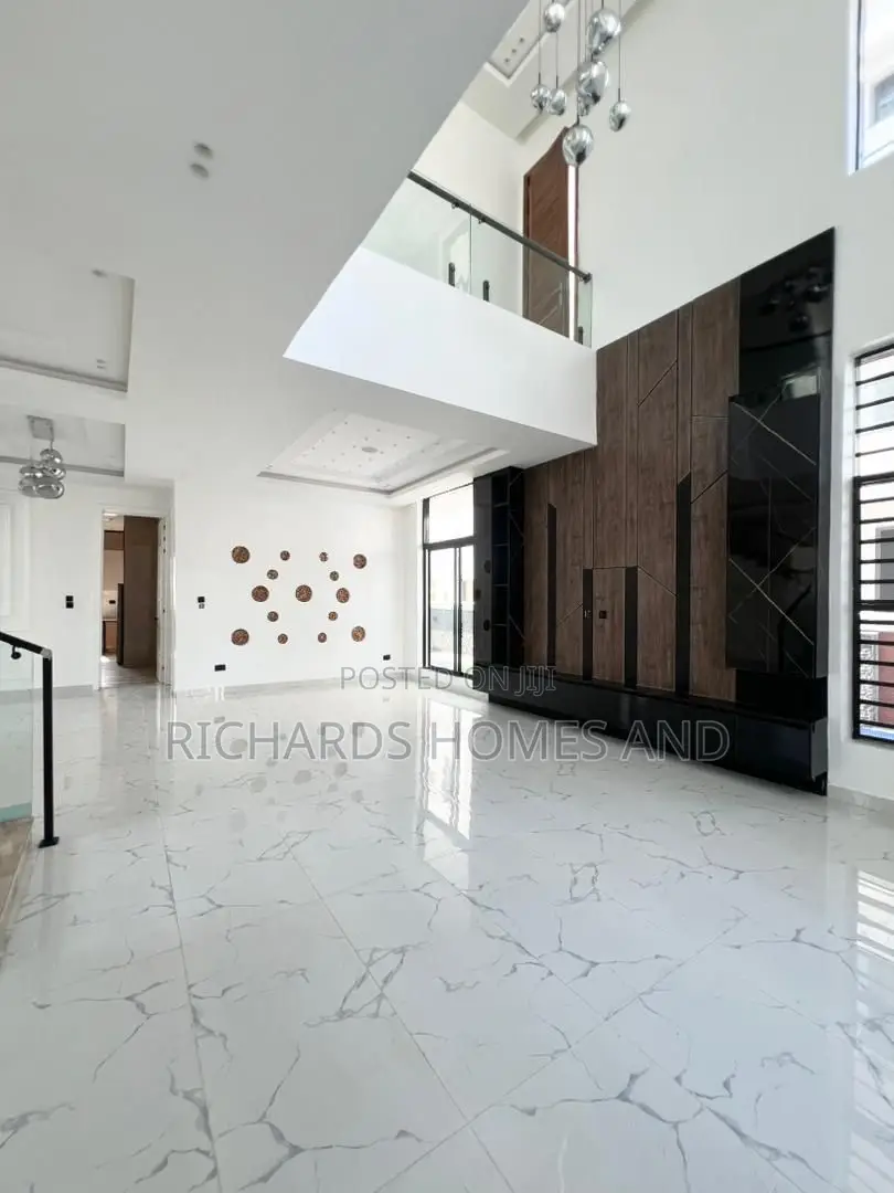 5bdrm Duplex in Osapa london for sale