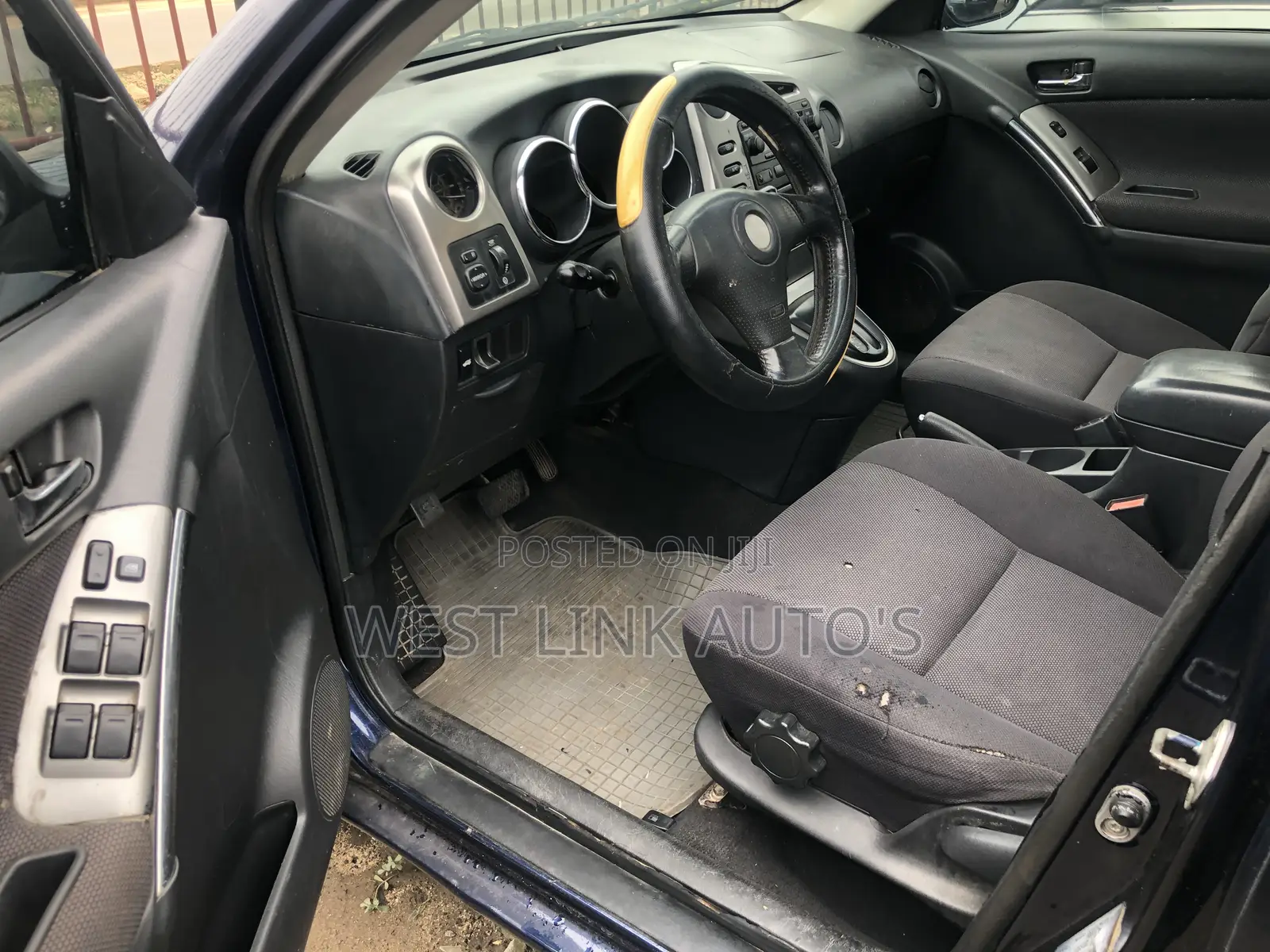 Toyota Matrix Hatchback AWD (1.8L 4cyl 4A) 2005 Blue